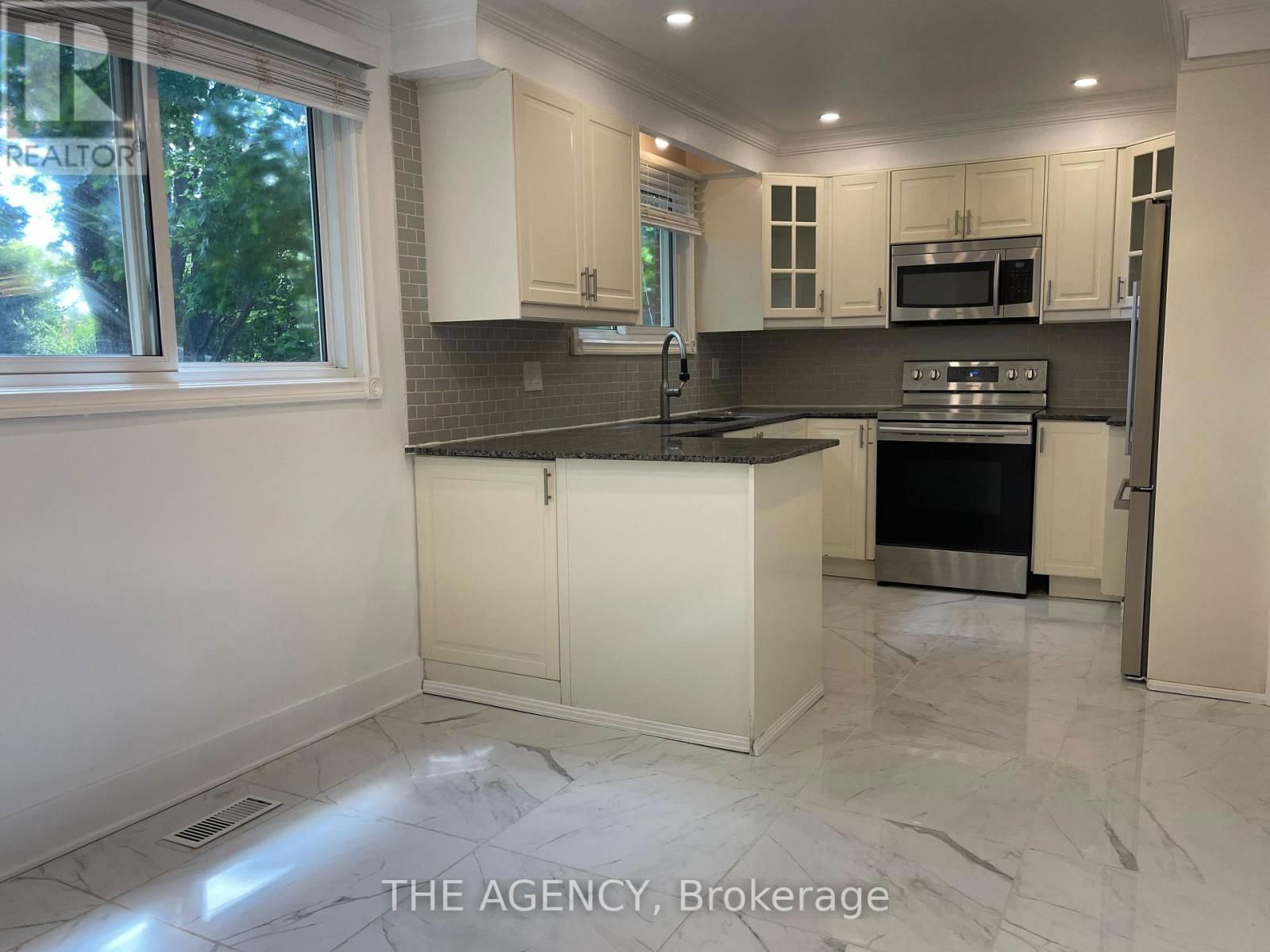310 PRIMROSE LANE Image 11