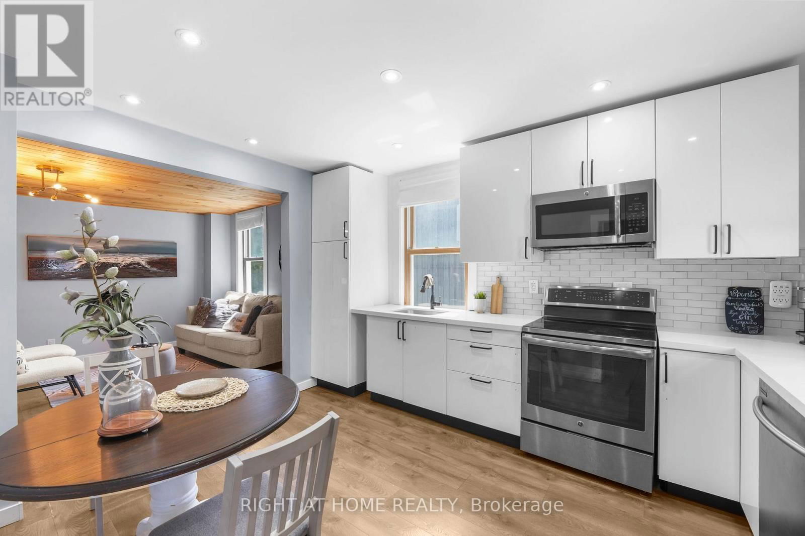 392 STOUFFER STREET Image 10