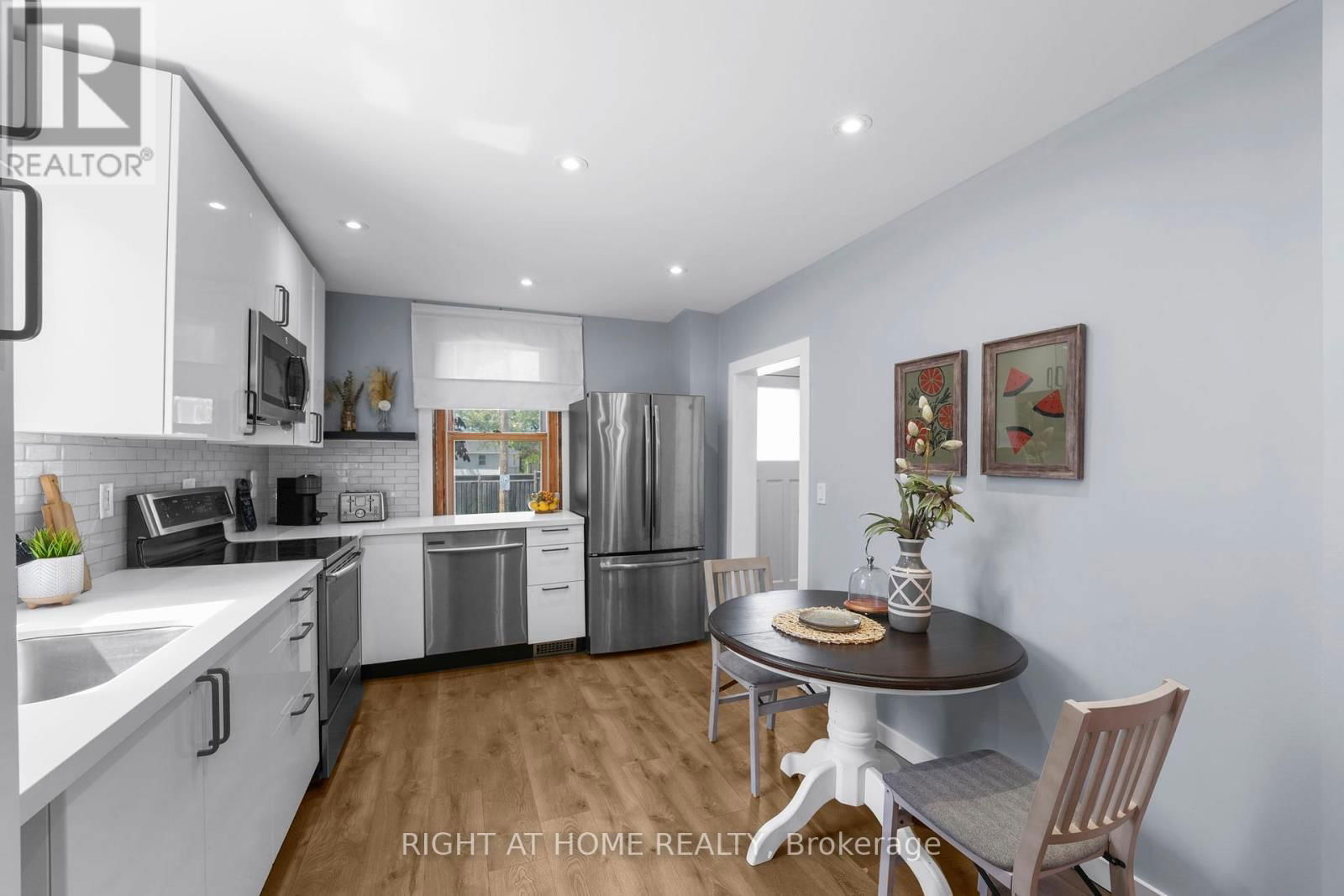 392 STOUFFER STREET Image 12