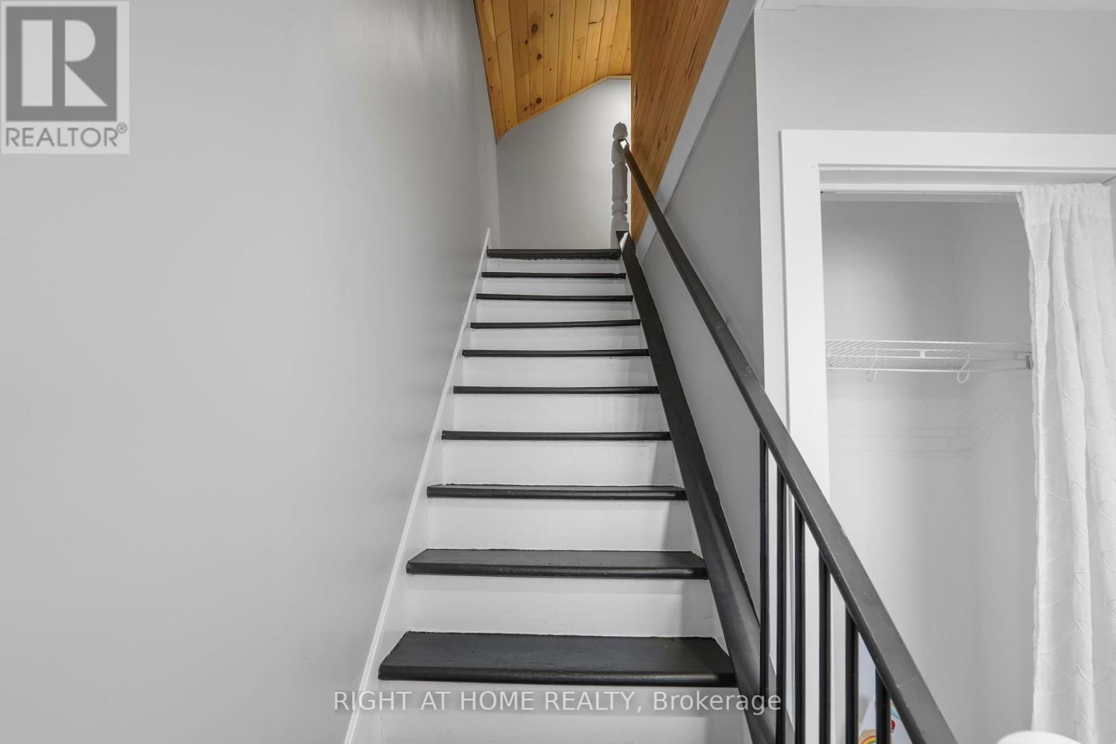 392 STOUFFER STREET Image 19