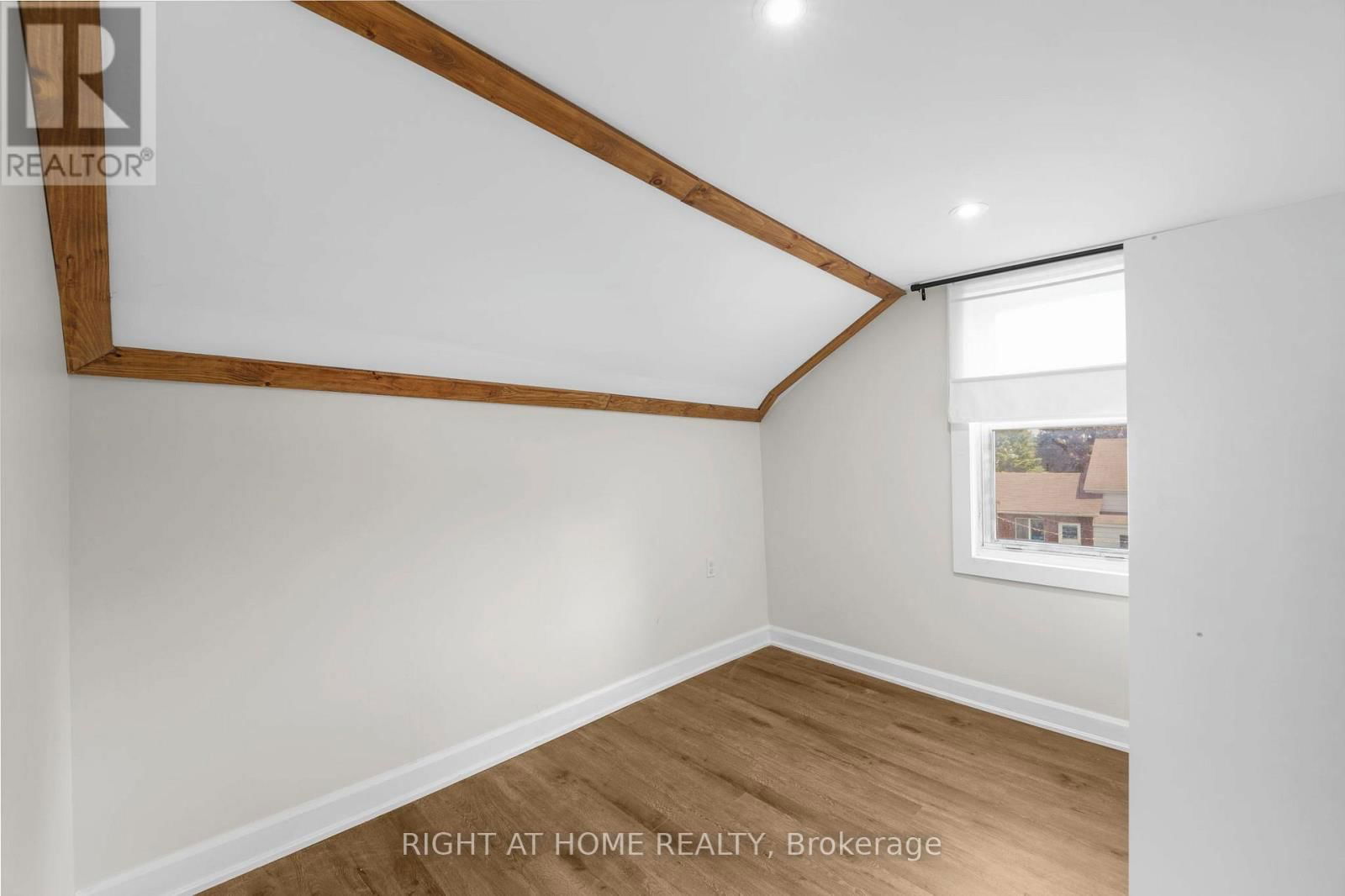392 STOUFFER STREET Image 21