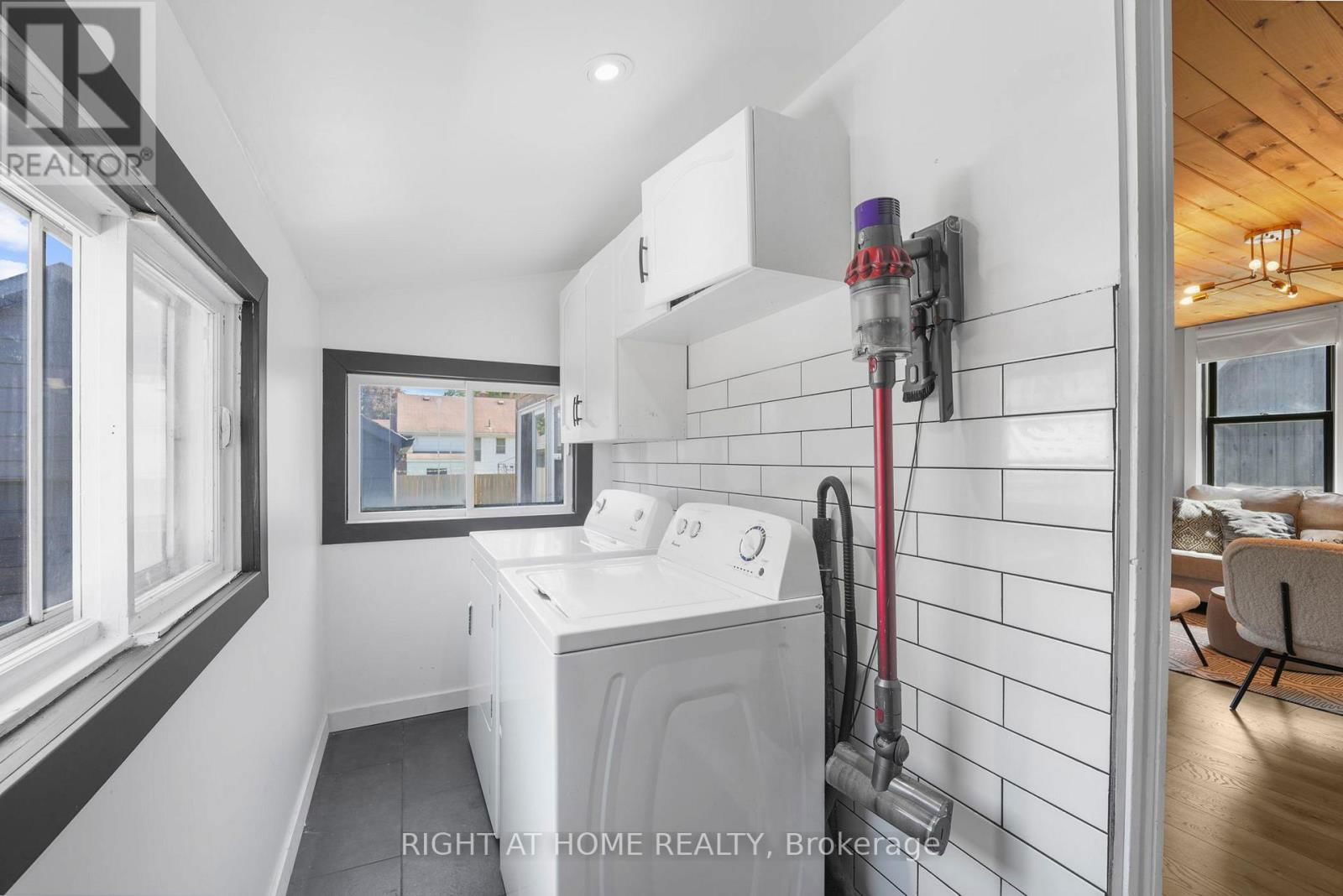 392 STOUFFER STREET Image 31
