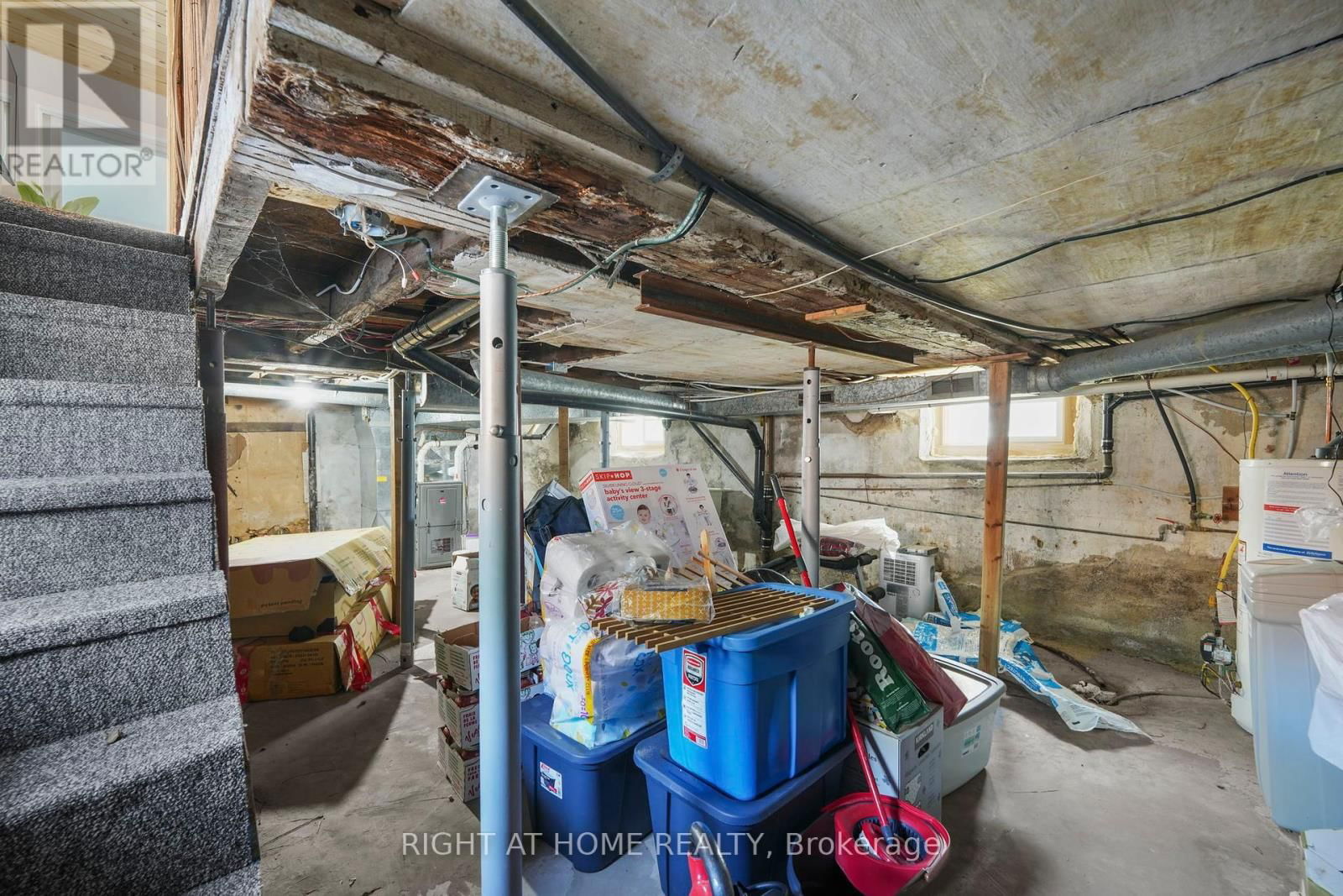 392 STOUFFER STREET Image 32