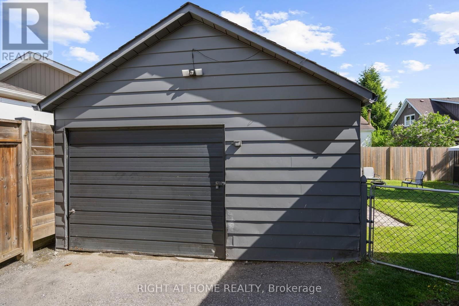 392 STOUFFER STREET Image 34