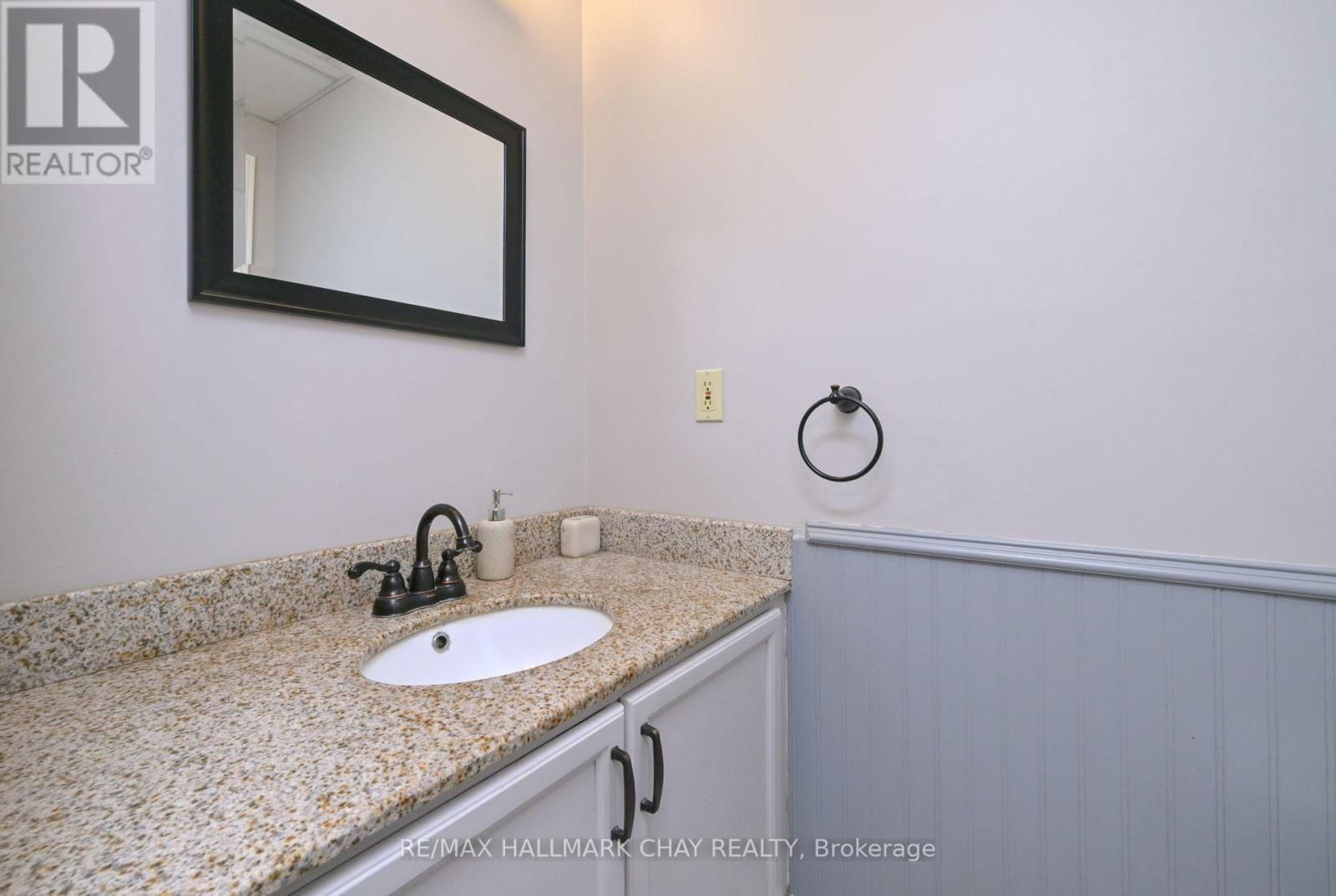 54 ALBERT STREET EAST Image 17