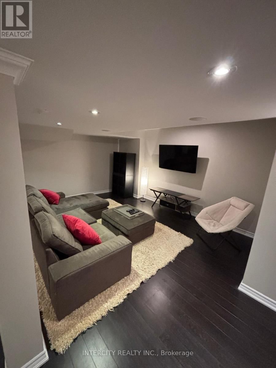 109 CHATEAU DRIVE Image 3