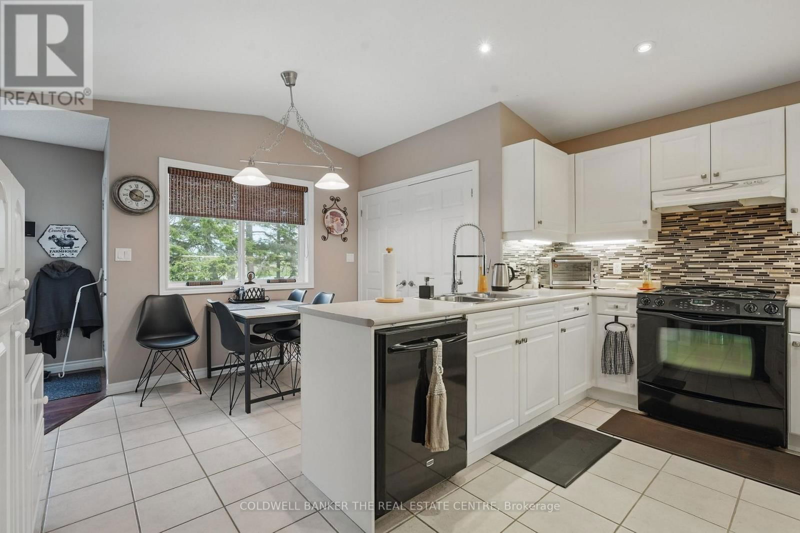 15 RECREATION DRIVE Image 12