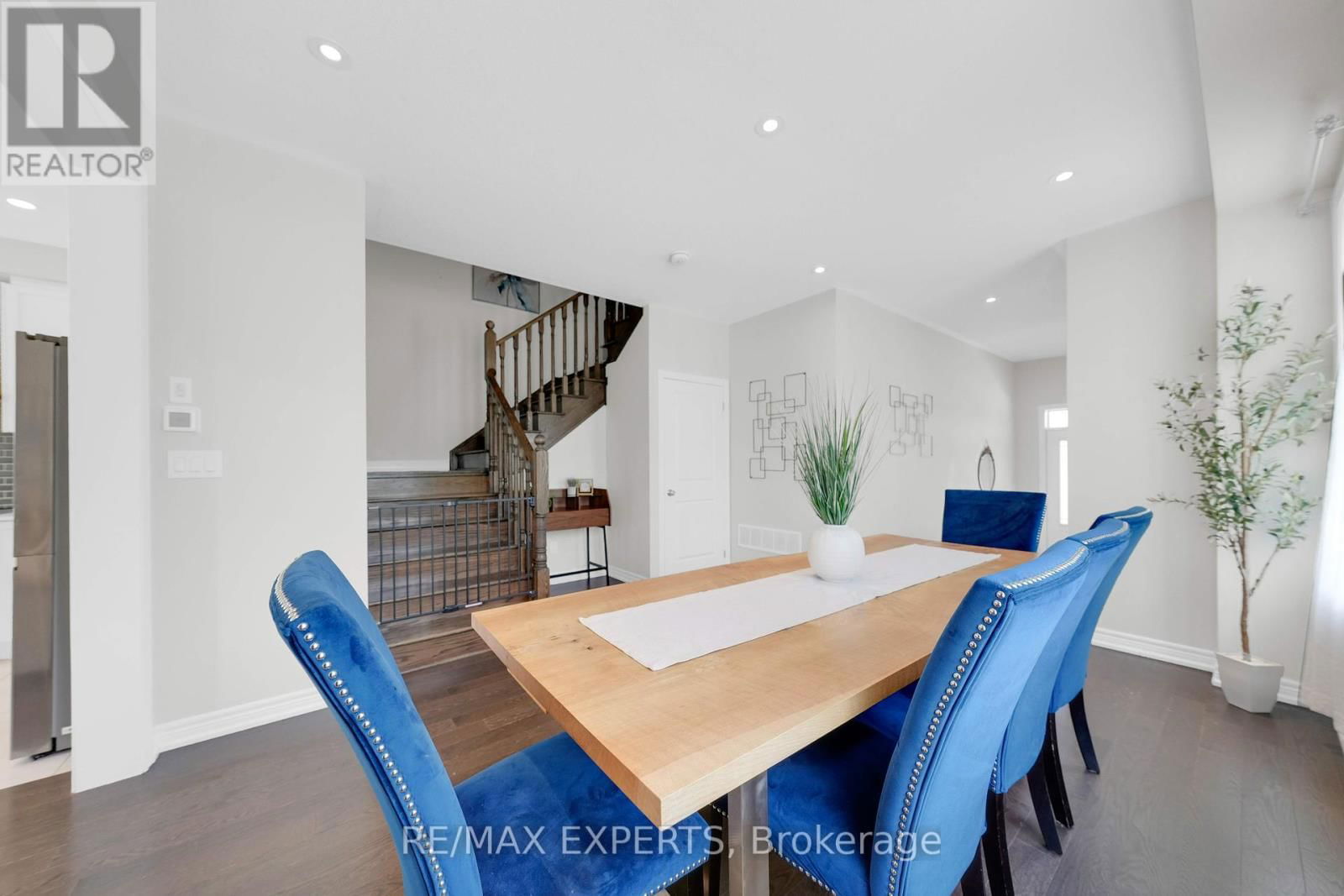1 CLIFFORD CRESCENT Image 10