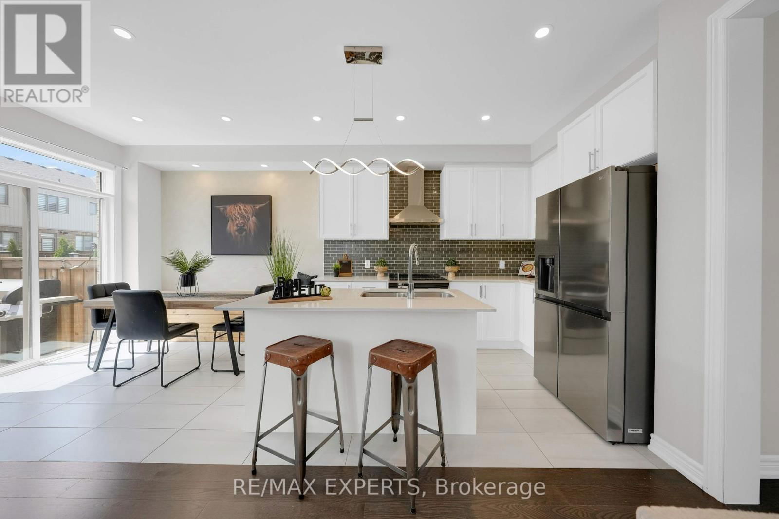 1 CLIFFORD CRESCENT Image 14