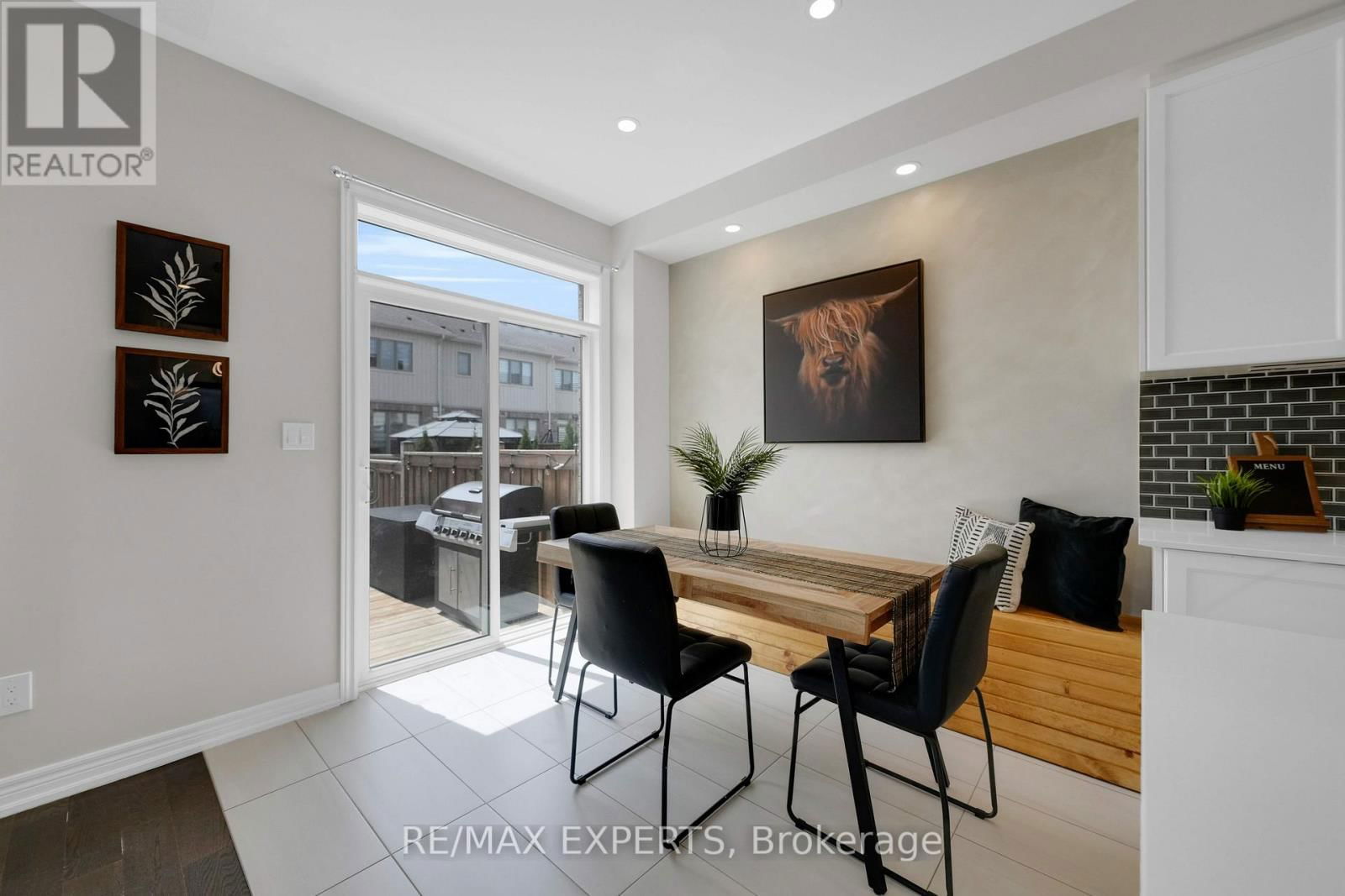 1 CLIFFORD CRESCENT Image 17
