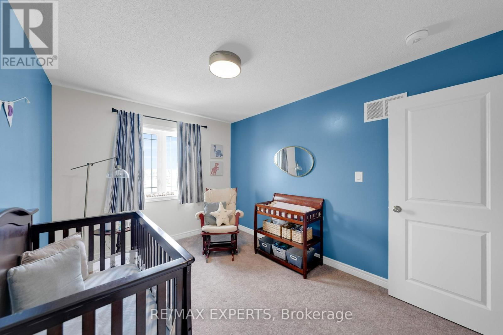 1 CLIFFORD CRESCENT Image 32