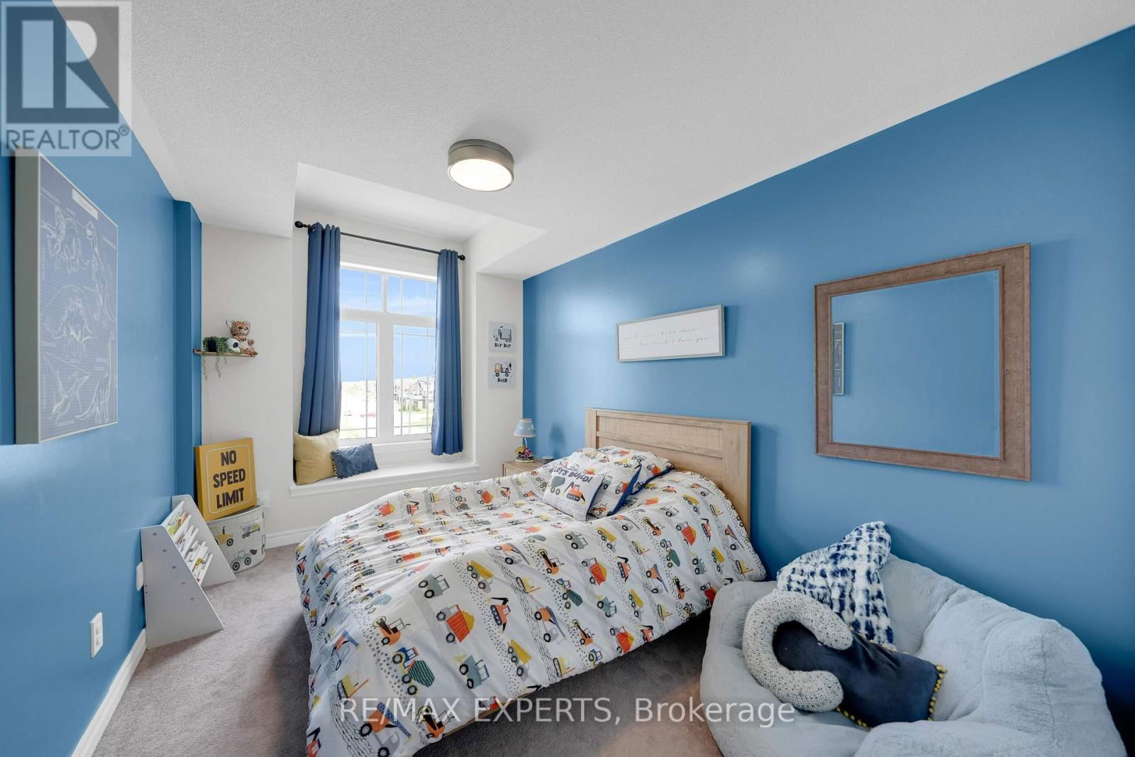 1 CLIFFORD CRESCENT Image 33