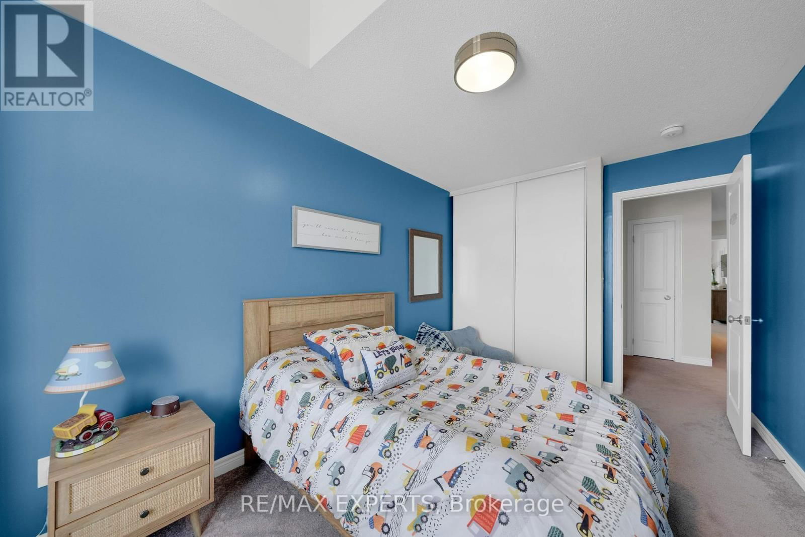 1 CLIFFORD CRESCENT Image 34
