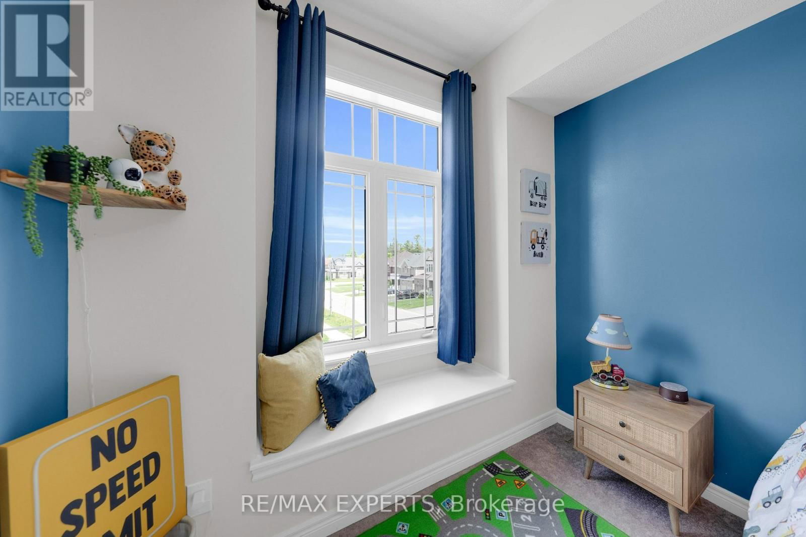 1 CLIFFORD CRESCENT Image 35