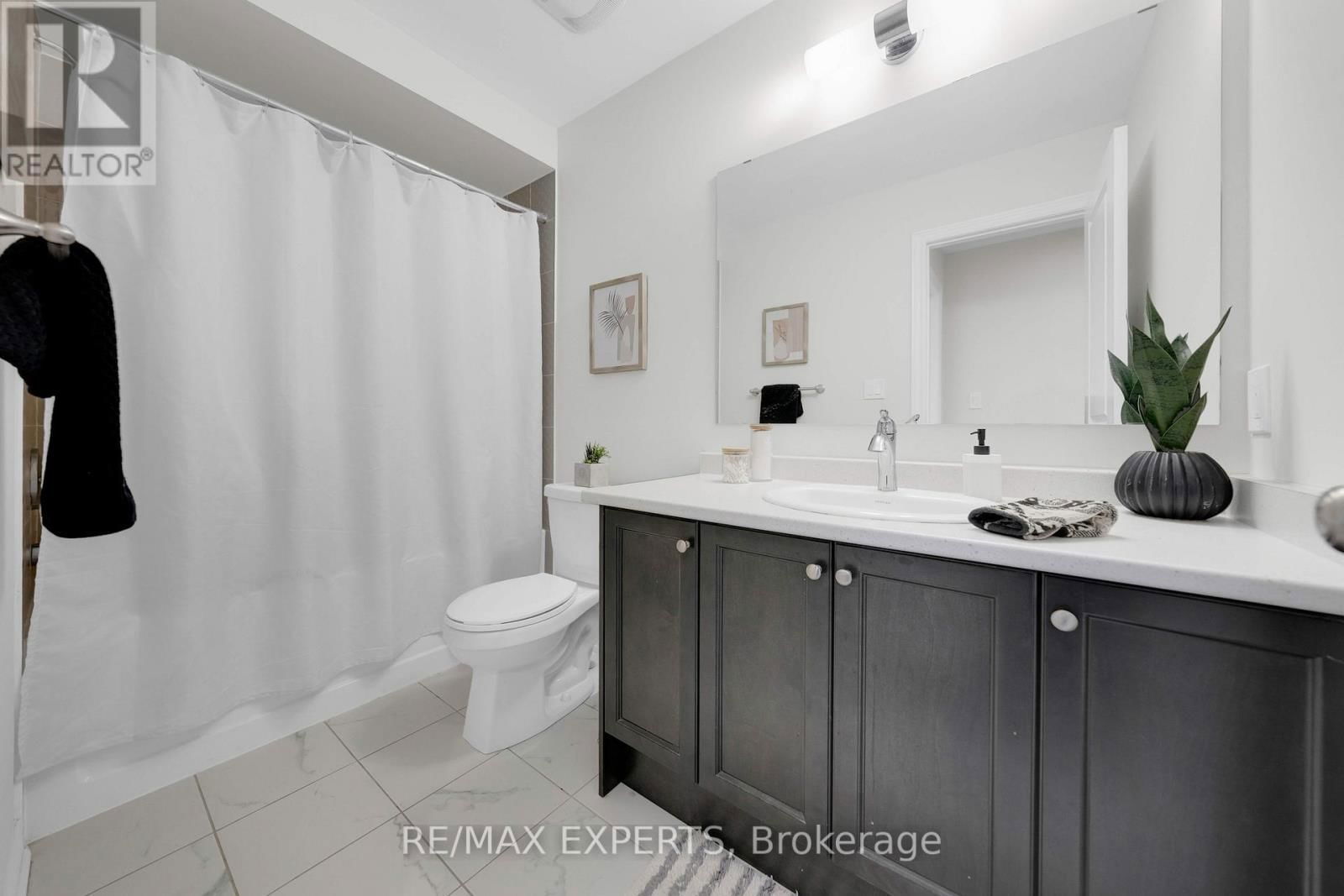 1 CLIFFORD CRESCENT Image 36