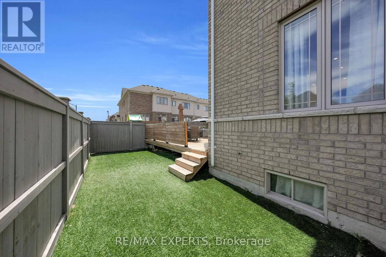 1 CLIFFORD CRESCENT Image 44