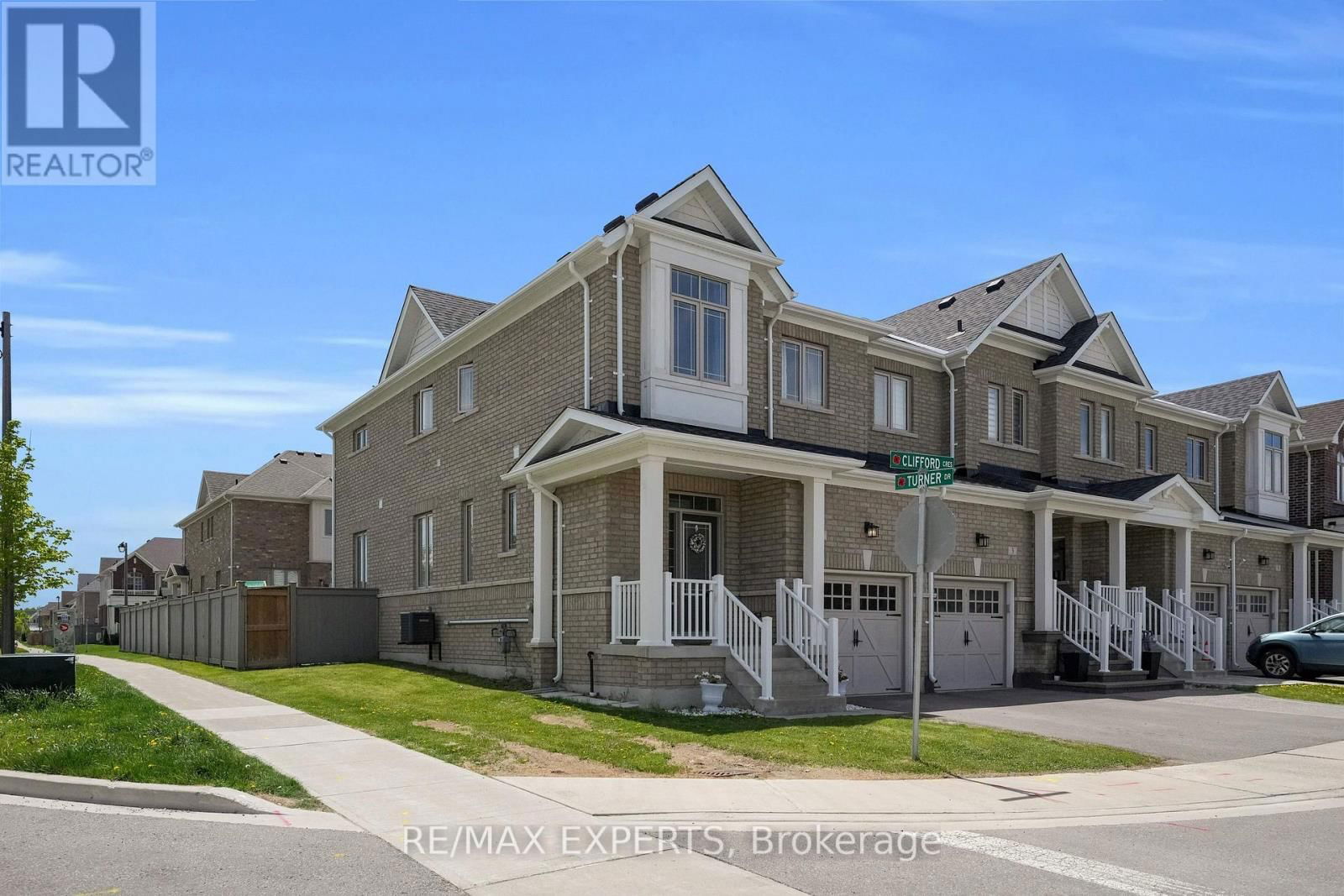 1 CLIFFORD CRESCENT Image 49