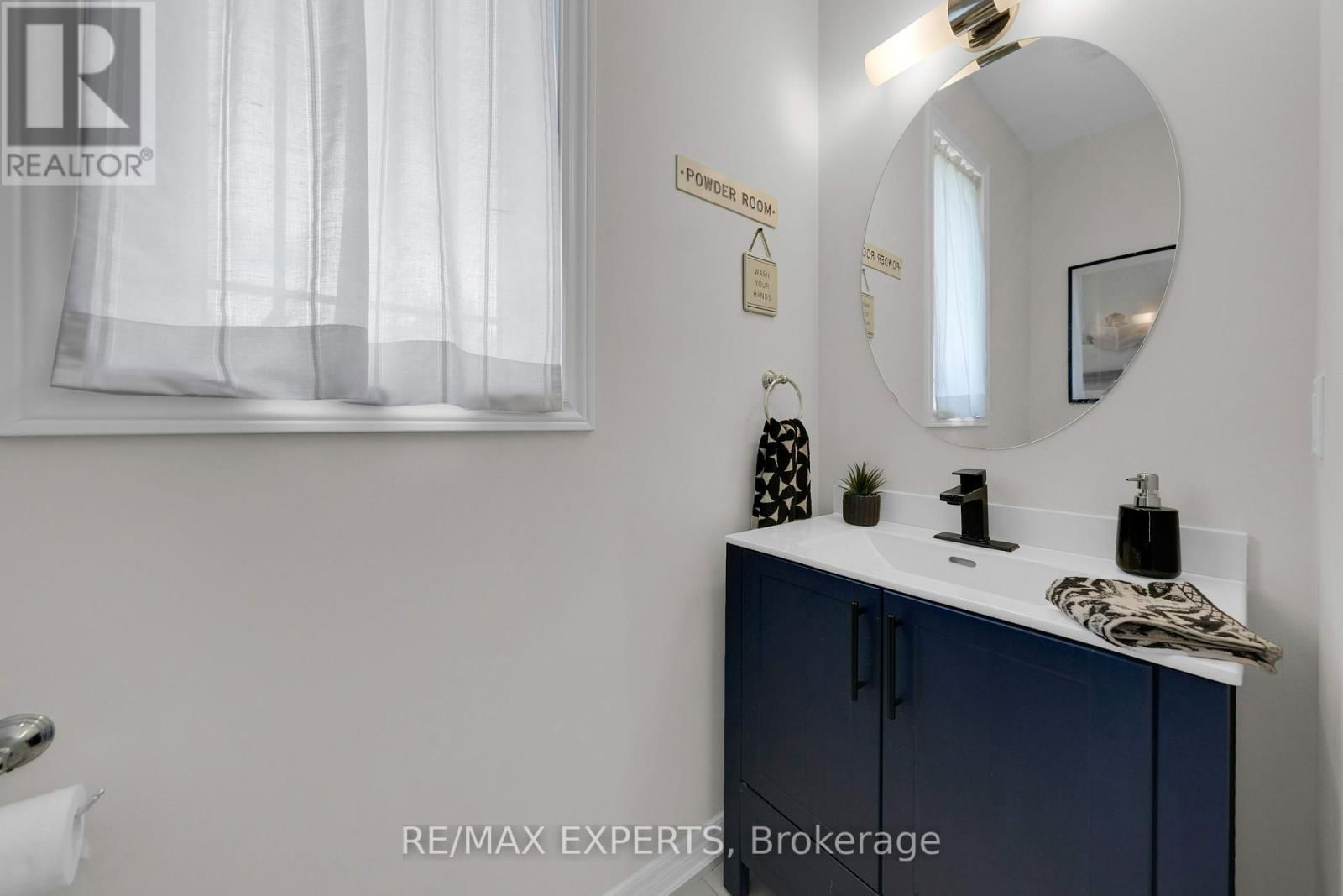 1 CLIFFORD CRESCENT Image 6