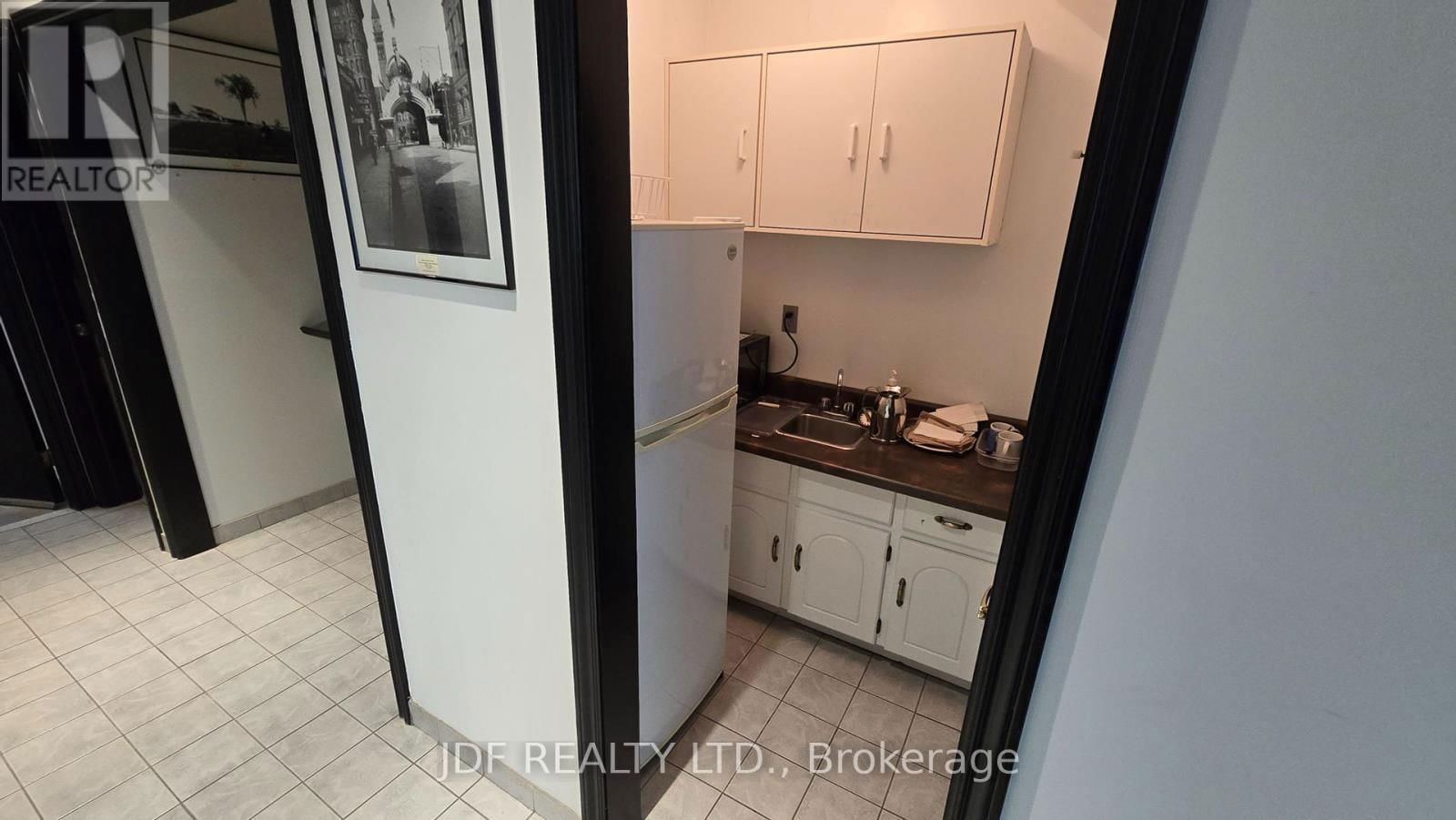15 - 665 MILLWAY AVENUE Image 7