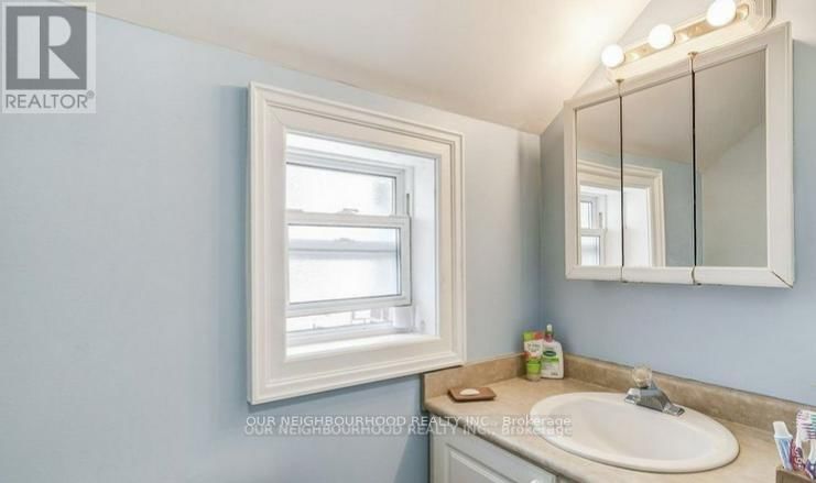81 WELLINGTON STREET EAST Image 33
