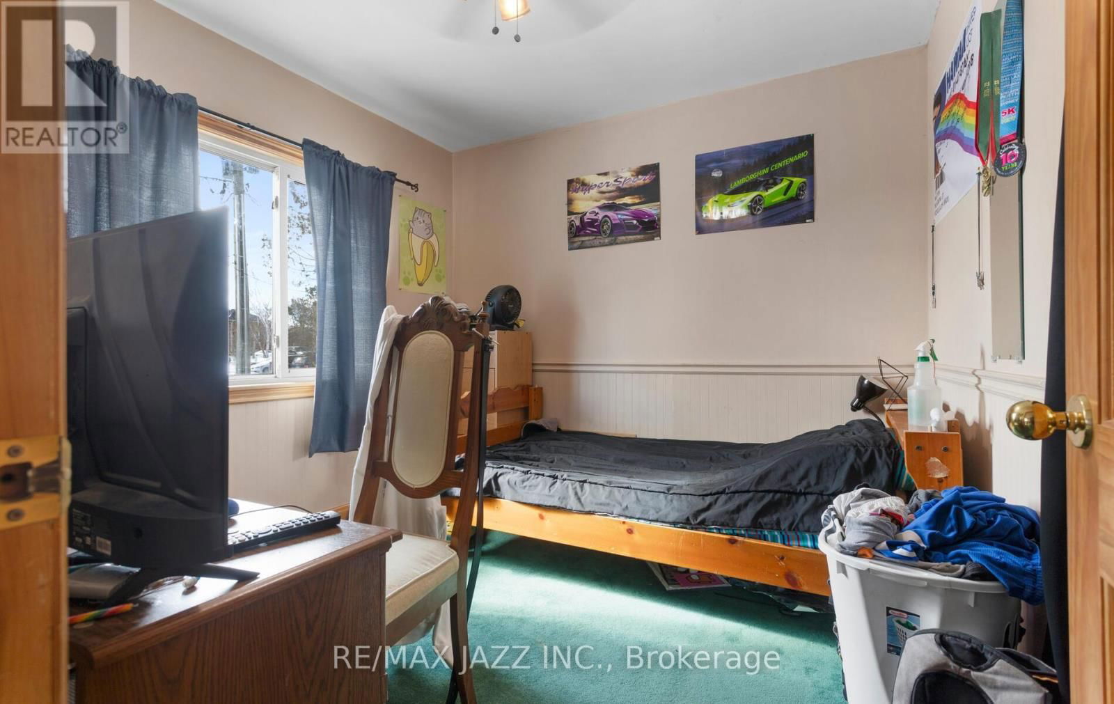 35 MAPLE STREET Image 17