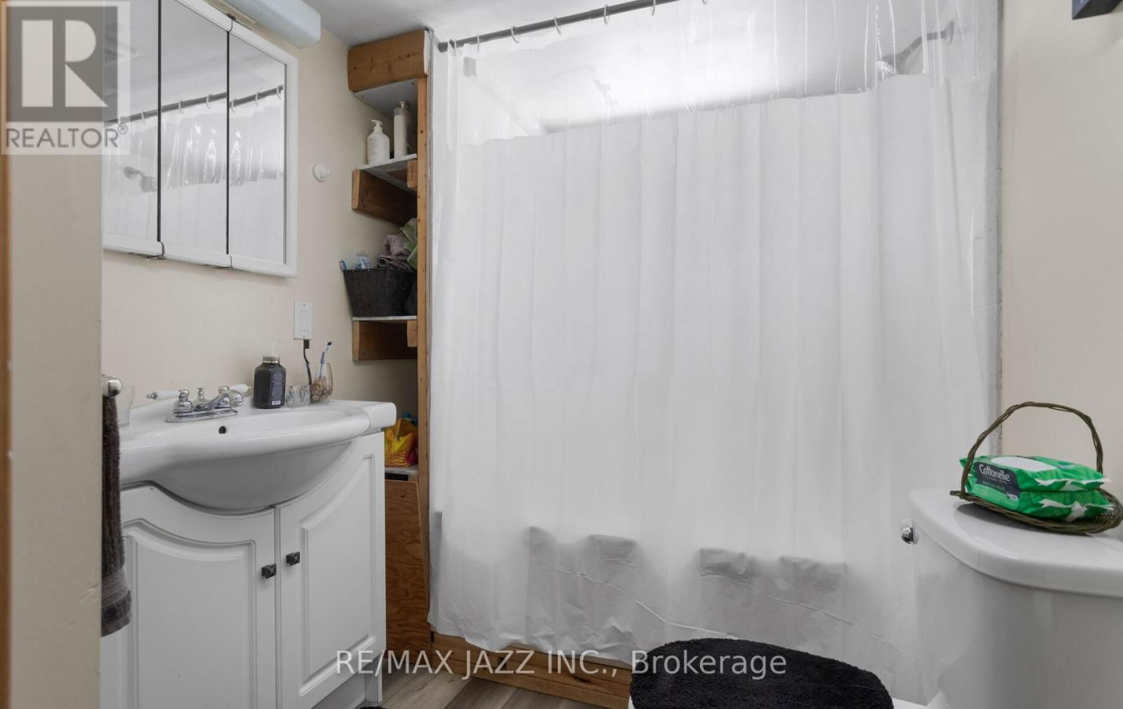 35 MAPLE STREET Image 23