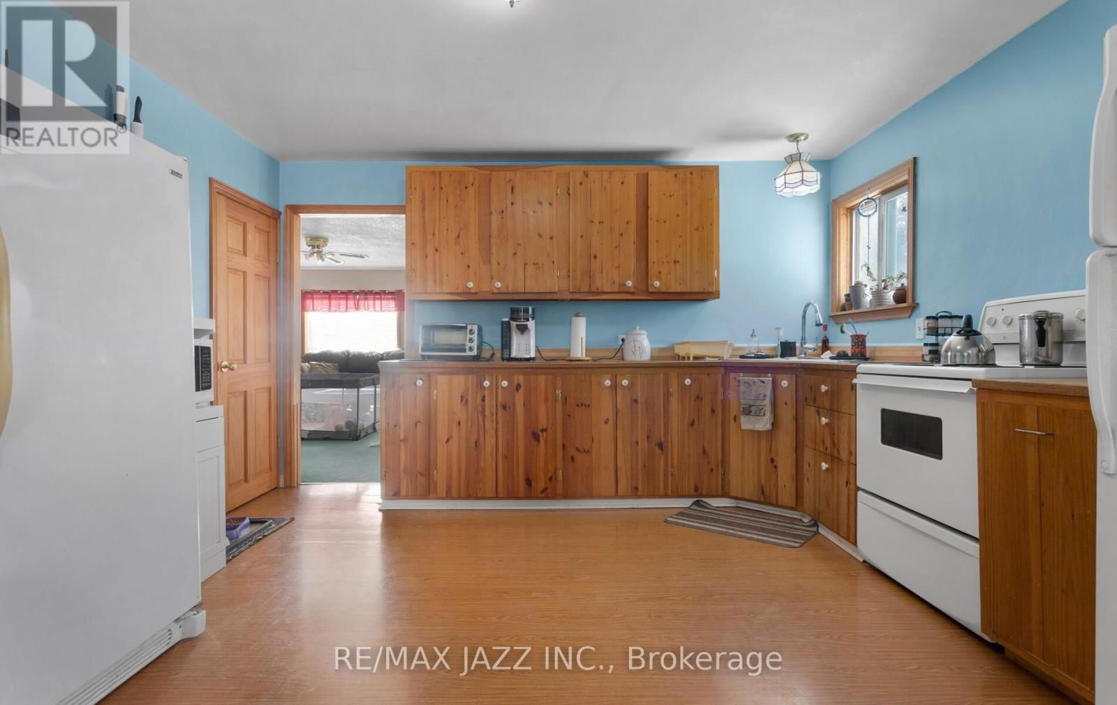 35 MAPLE STREET Image 9