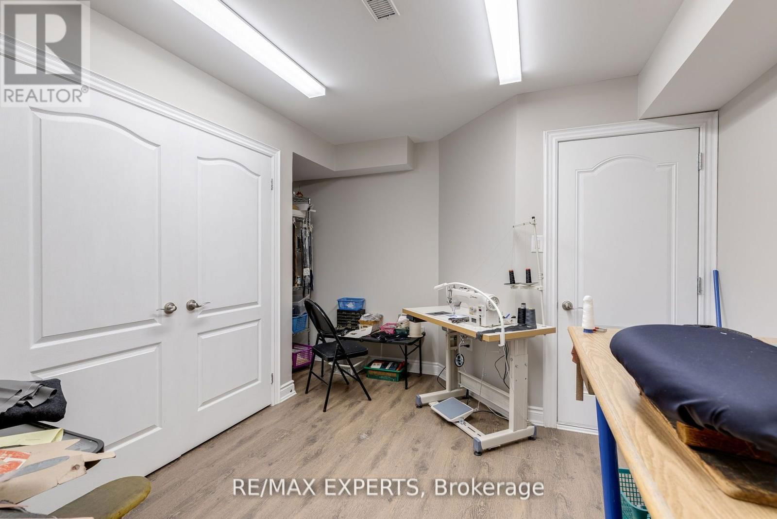 204 RIDGE WAY Image 26