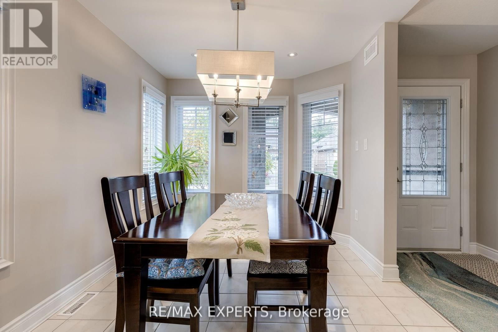 204 RIDGE WAY Image 4