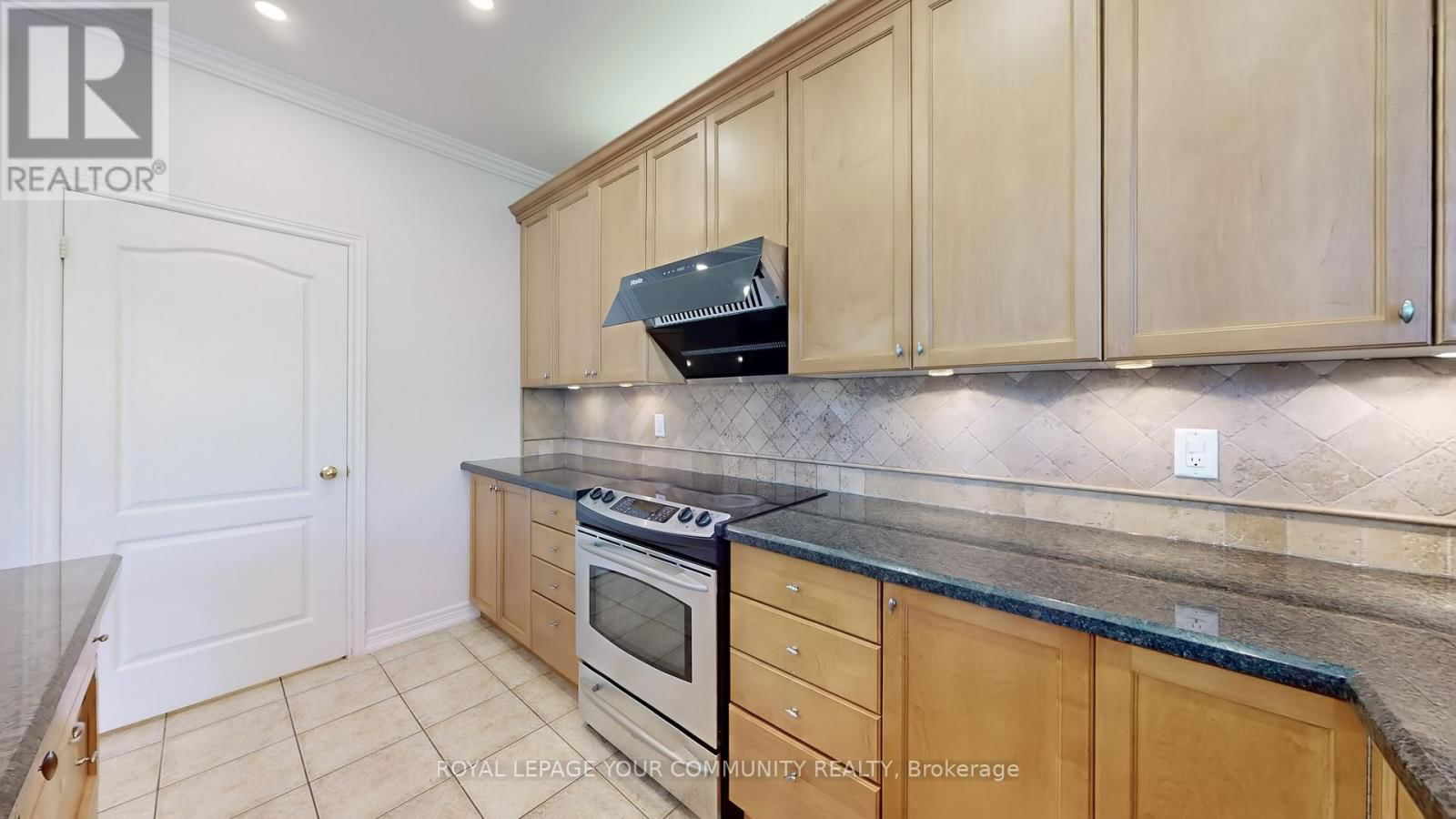 8 CANDLEWOOD COURT Image 21