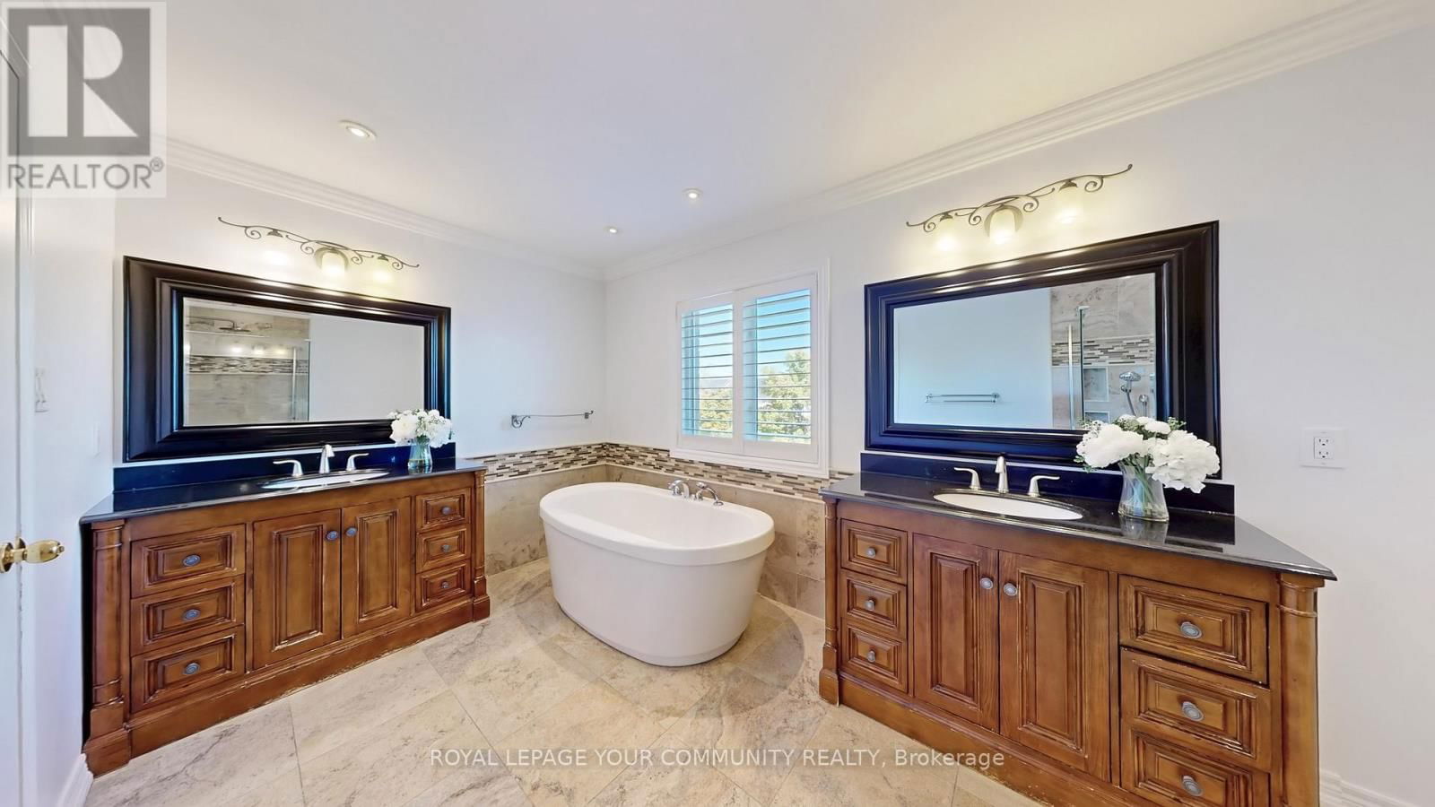 8 CANDLEWOOD COURT Image 29