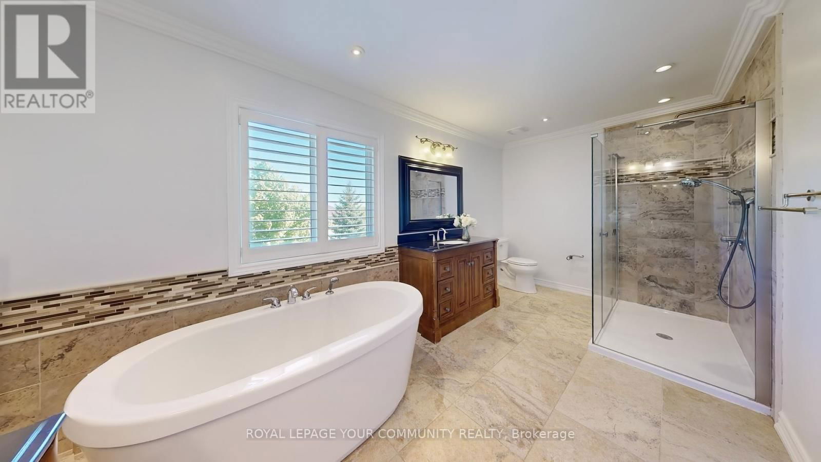 8 CANDLEWOOD COURT Image 30