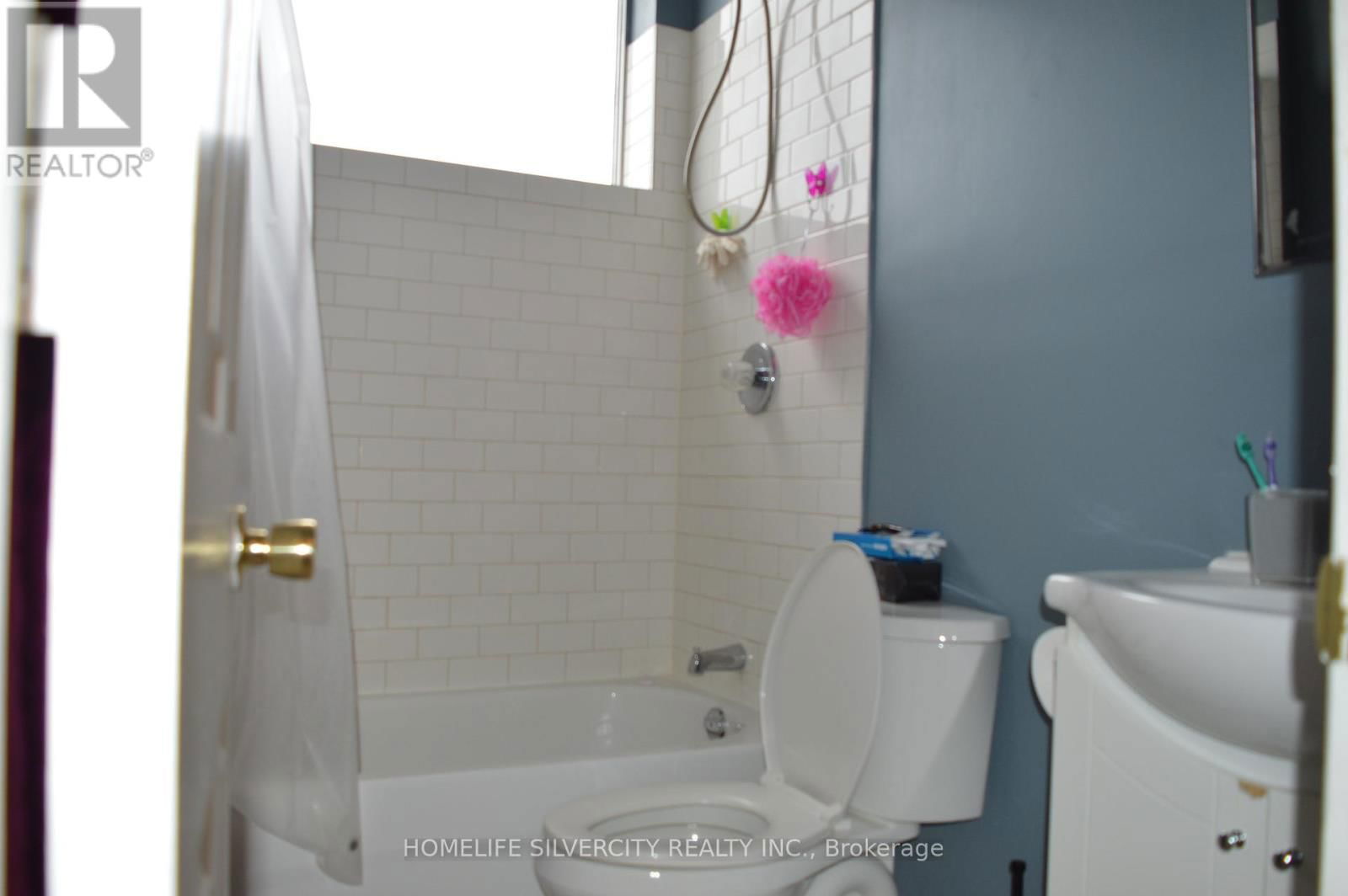Upper 4 - 64 HOLLAND STREET WEST Image 13