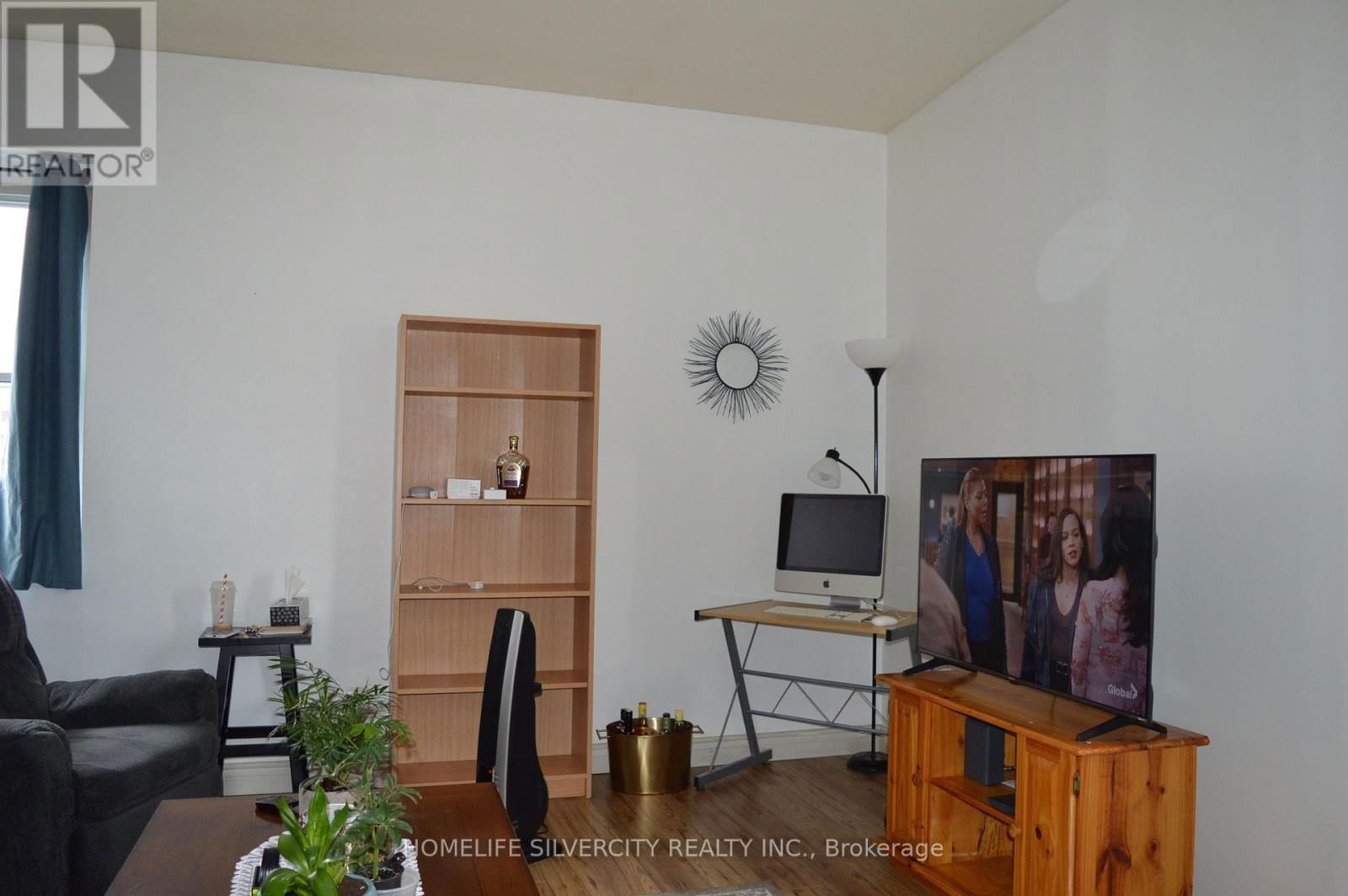 Upper 4 - 64 HOLLAND STREET WEST Image 4