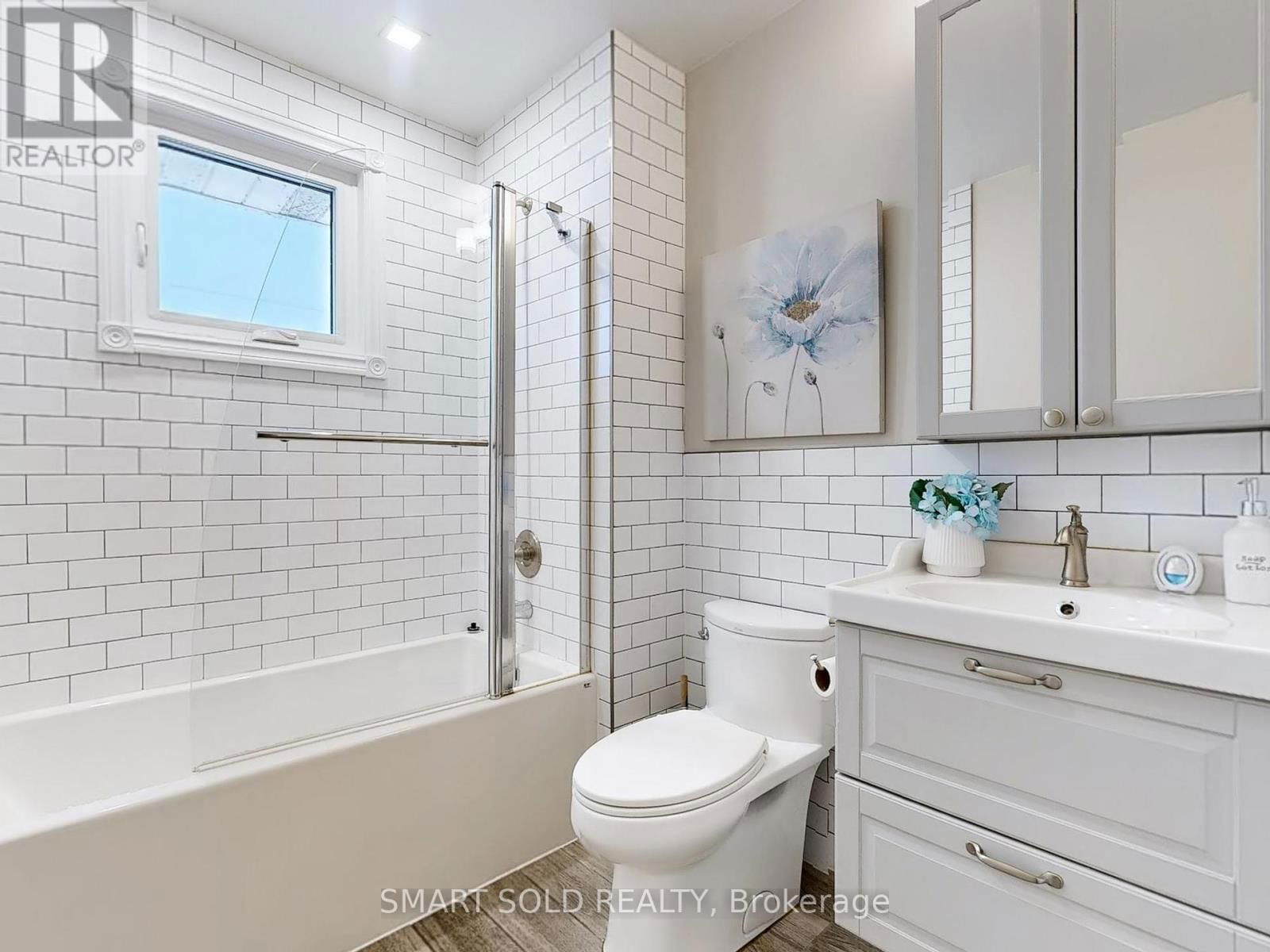 168 STEPHEN STREET Image 24