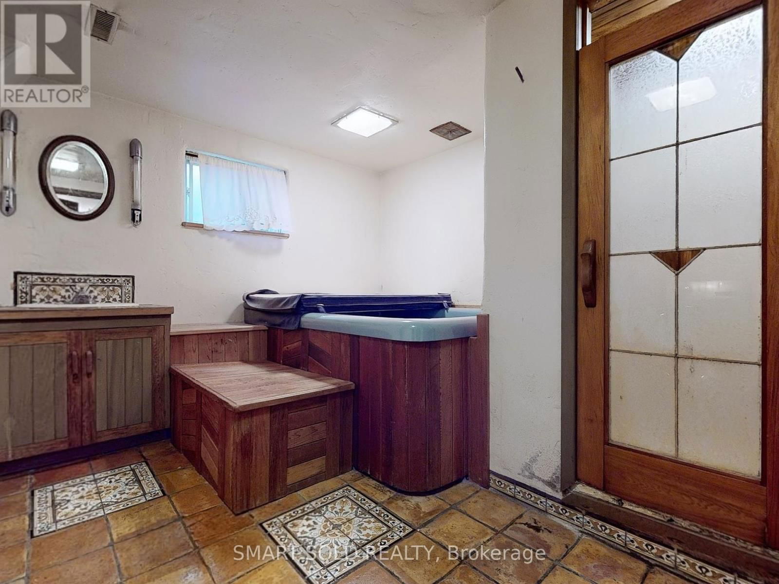 168 STEPHEN STREET Image 27