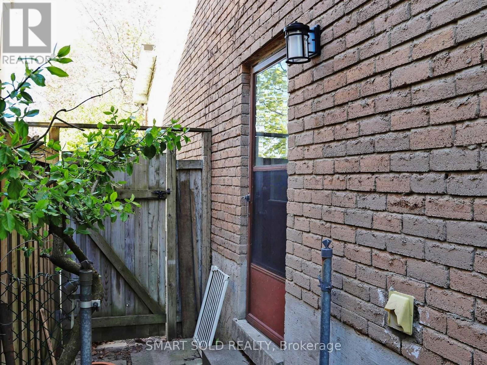 168 STEPHEN STREET Image 35