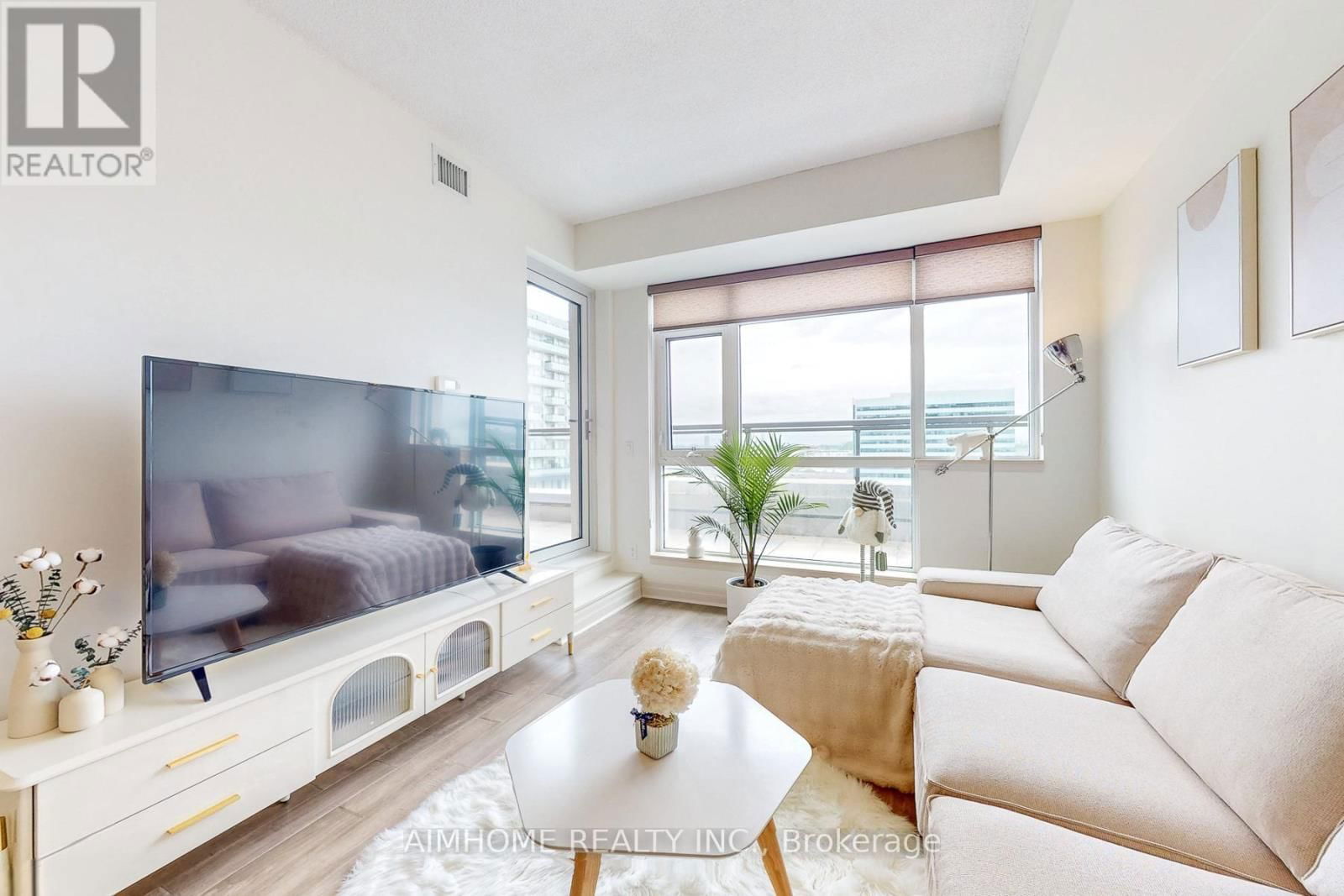 1004 - 8110 BIRCHMOUNT ROAD Image 2