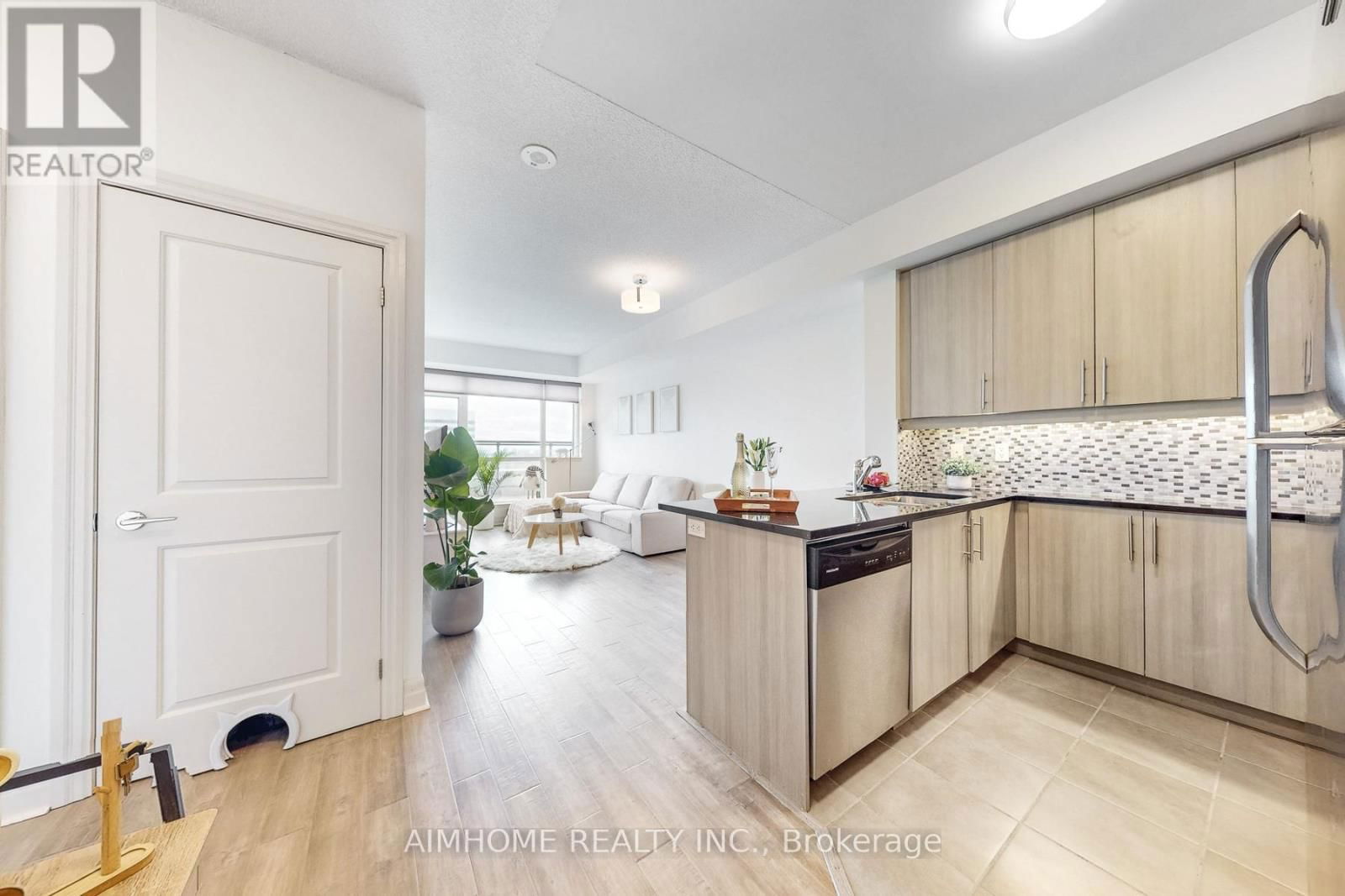 1004 - 8110 BIRCHMOUNT ROAD Image 23