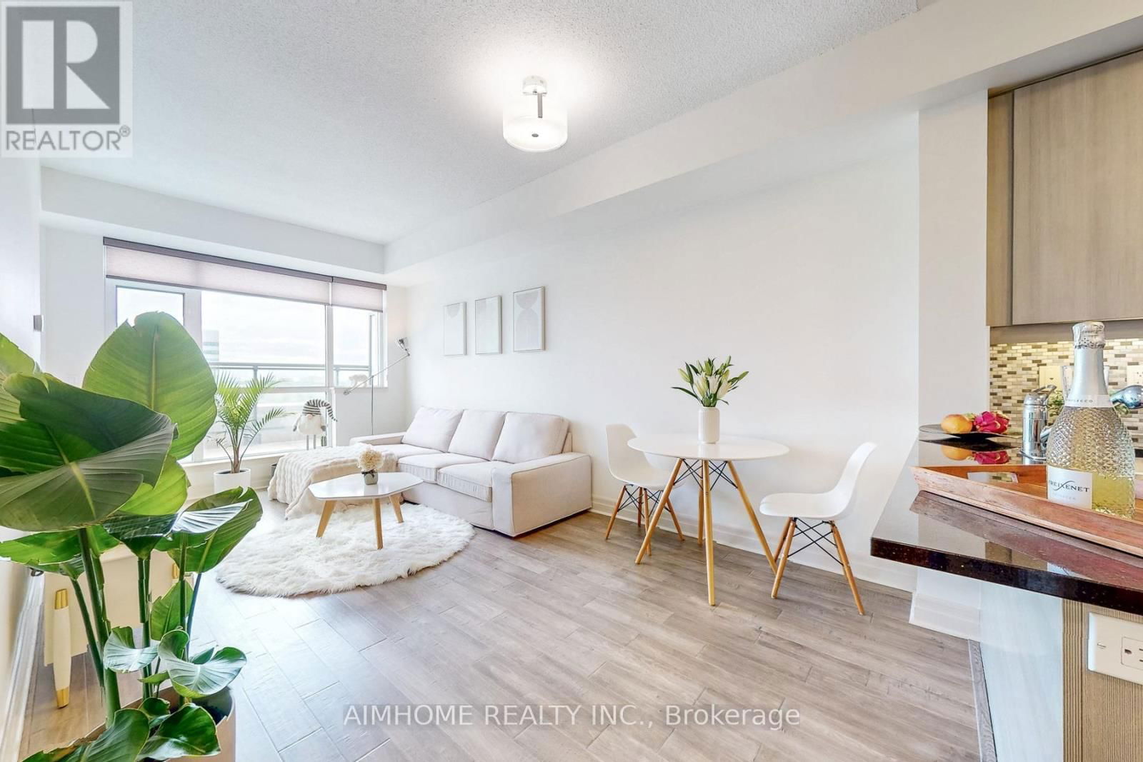 1004 - 8110 BIRCHMOUNT ROAD Image 5