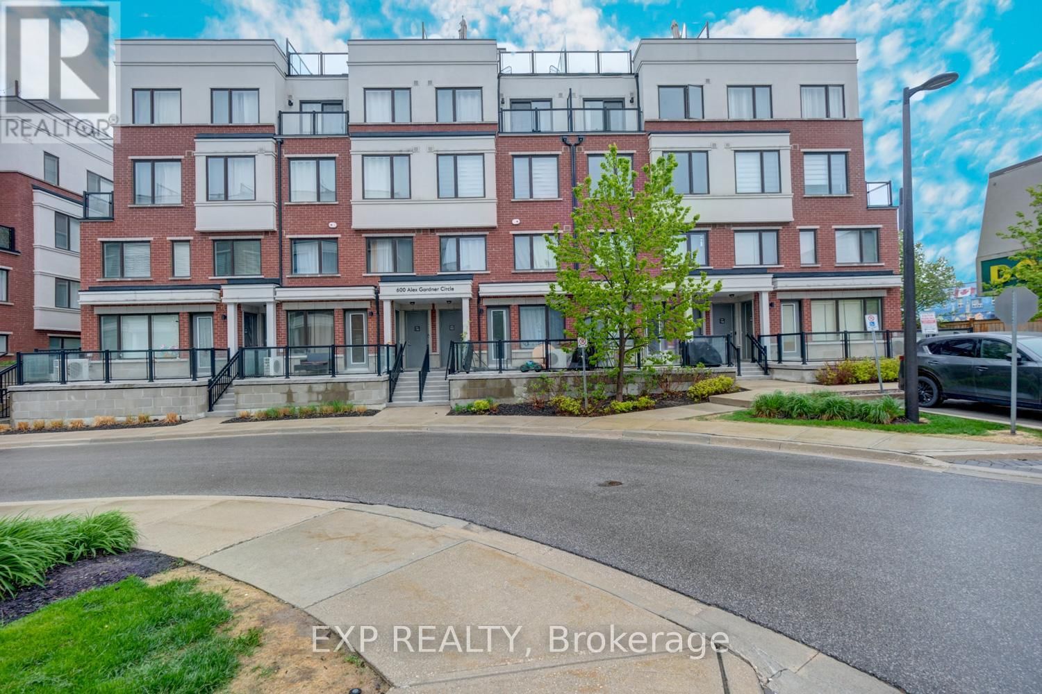 112 - 600 ALEX GARDNER CIRCLE Image 2