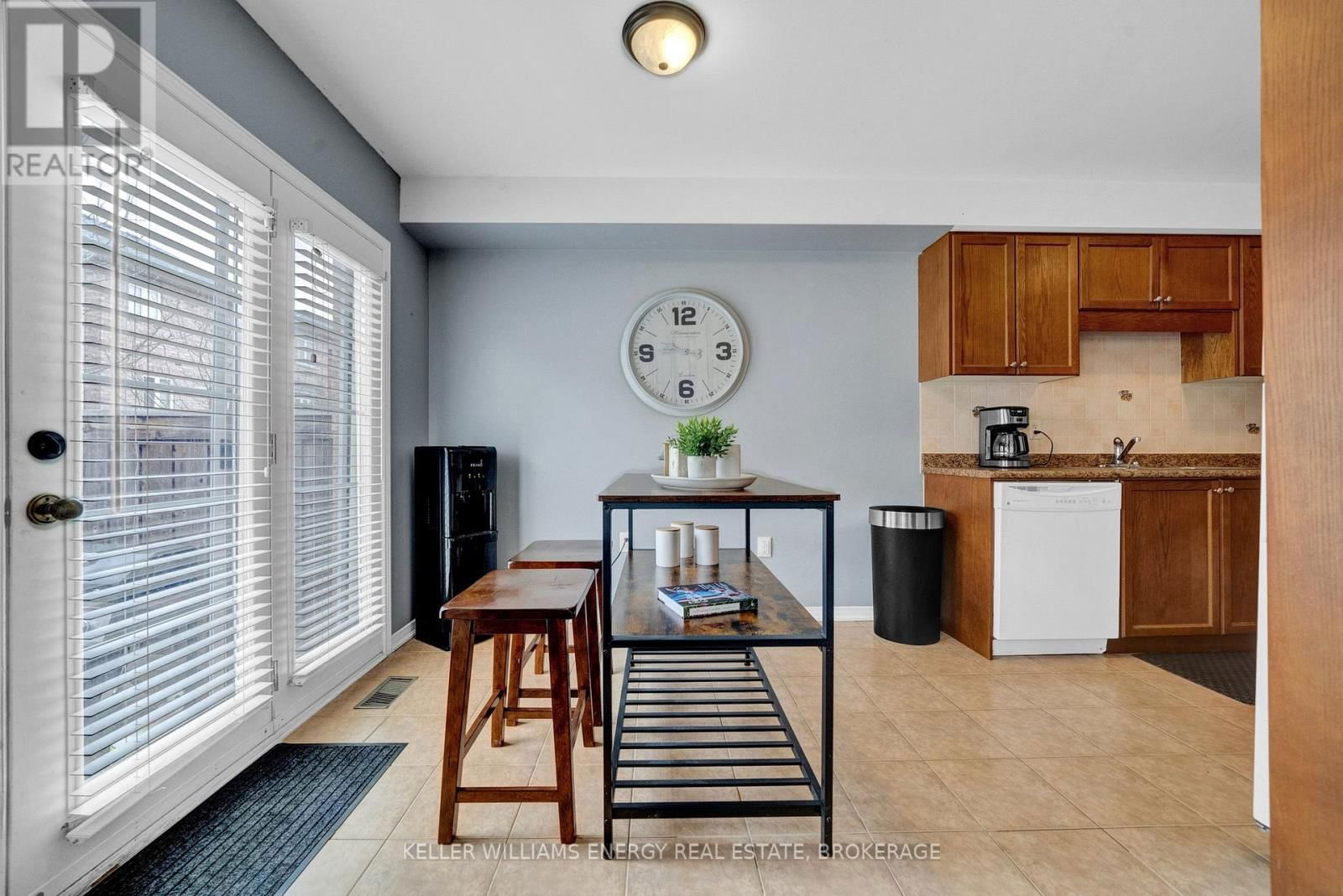 24 KEN WAGG CRESCENT Image 18