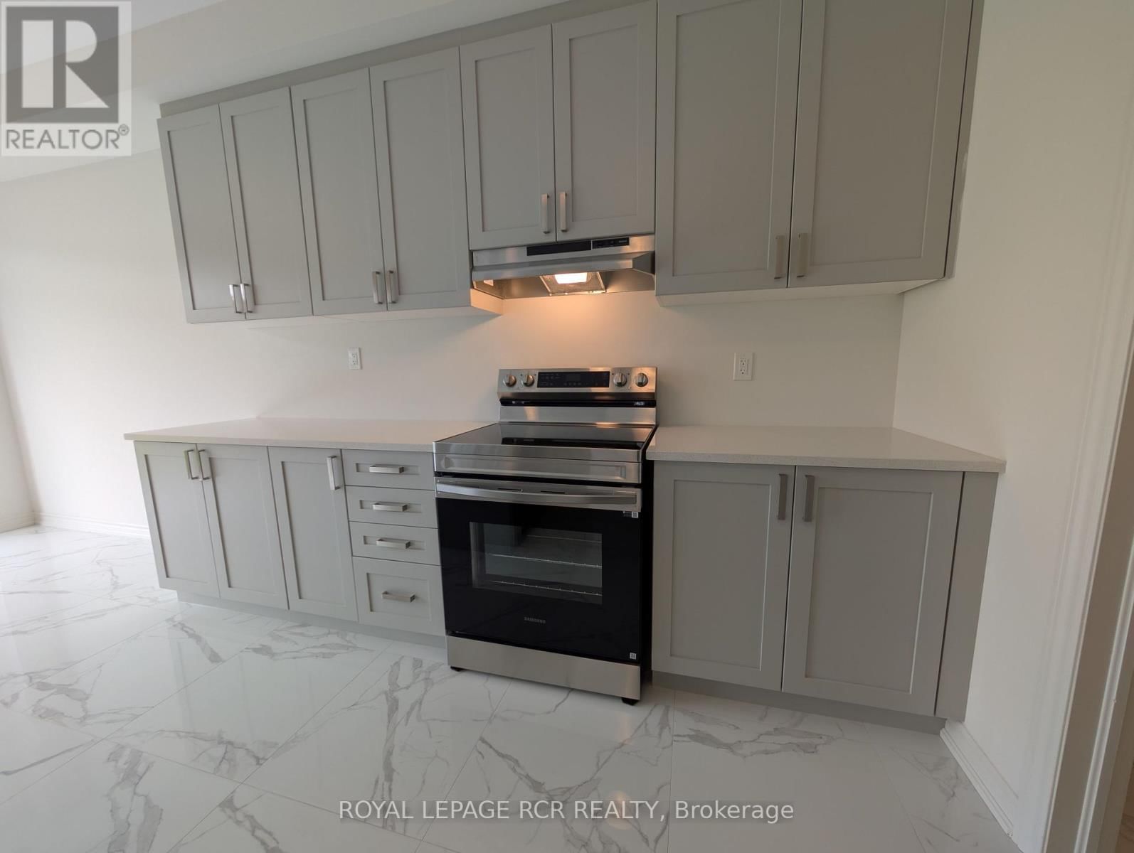 22 SANDHILL CRESCENT Image 11