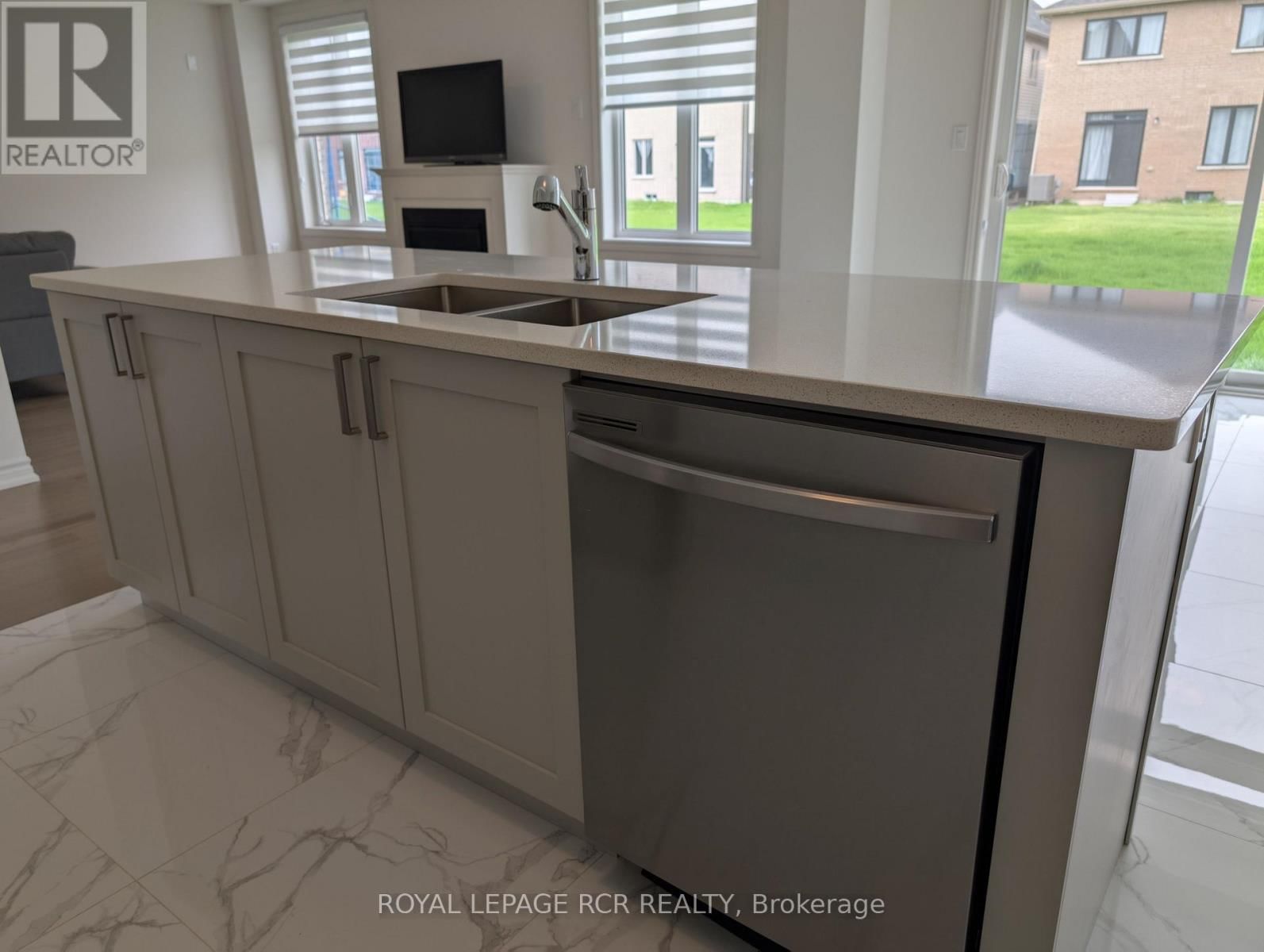 22 SANDHILL CRESCENT Image 12