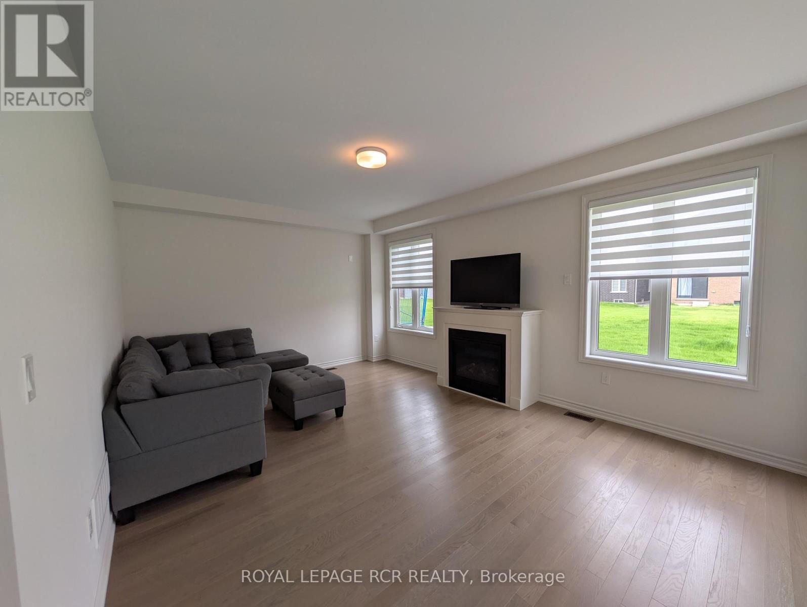 22 SANDHILL CRESCENT Image 15