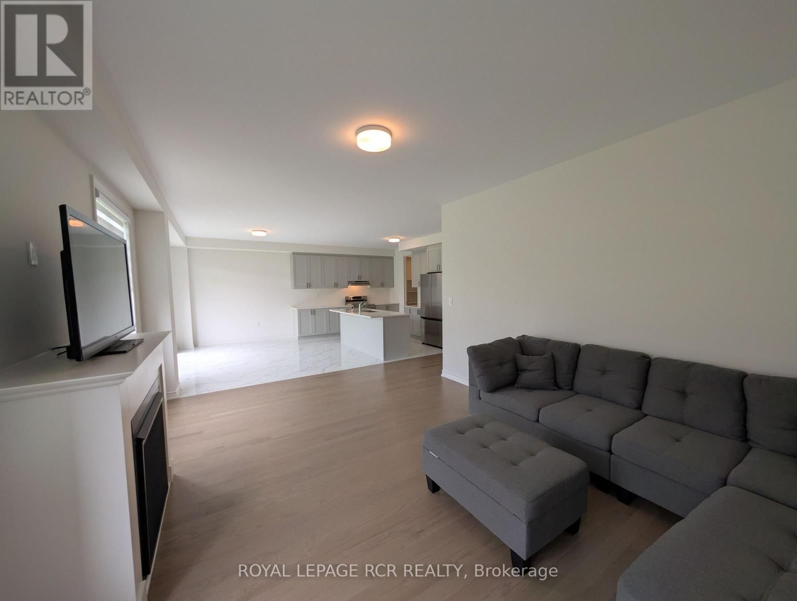 22 SANDHILL CRESCENT Image 16