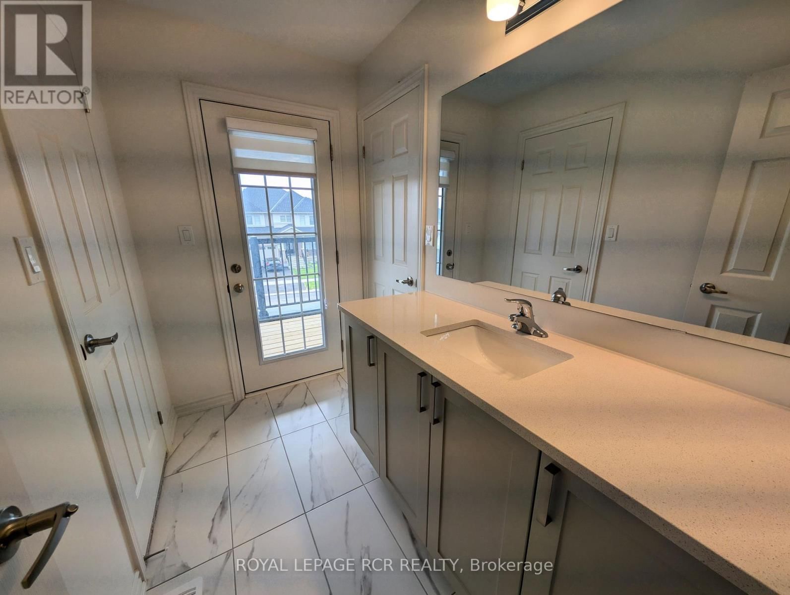 22 SANDHILL CRESCENT Image 25