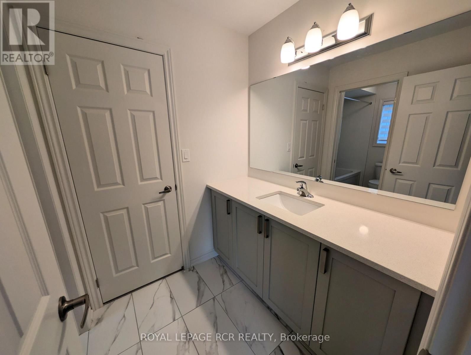 22 SANDHILL CRESCENT Image 30