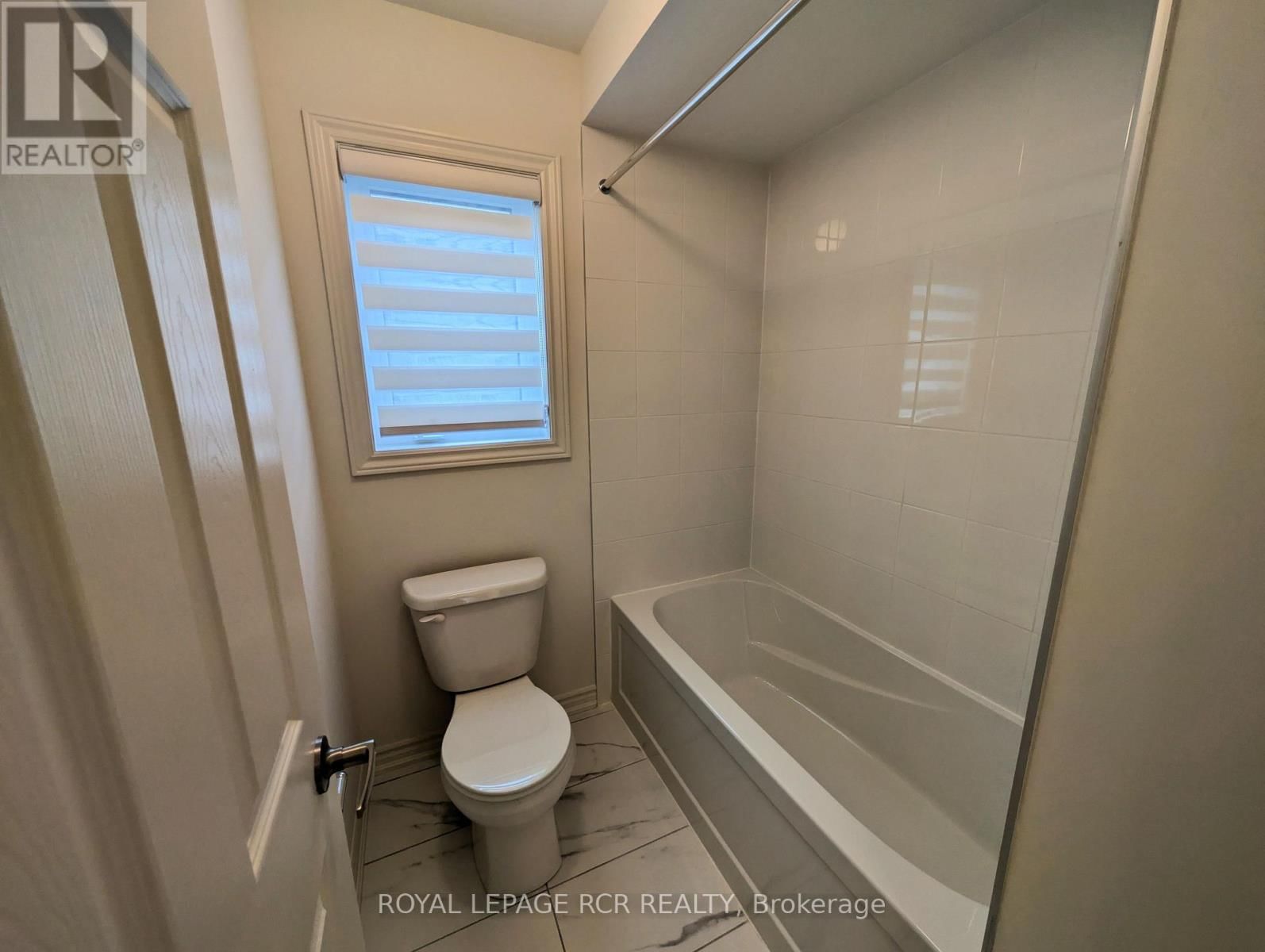 22 SANDHILL CRESCENT Image 31