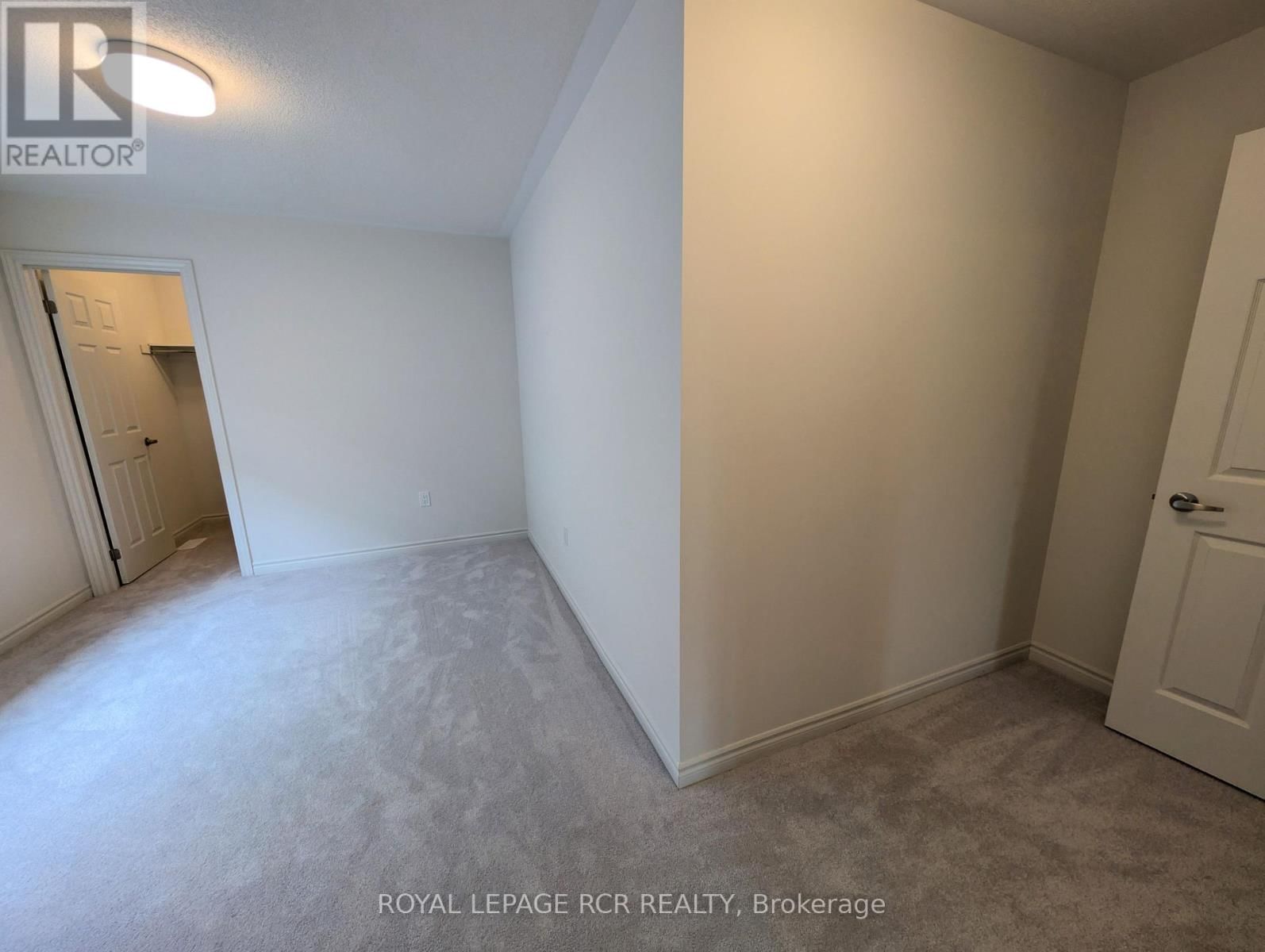 22 SANDHILL CRESCENT Image 32